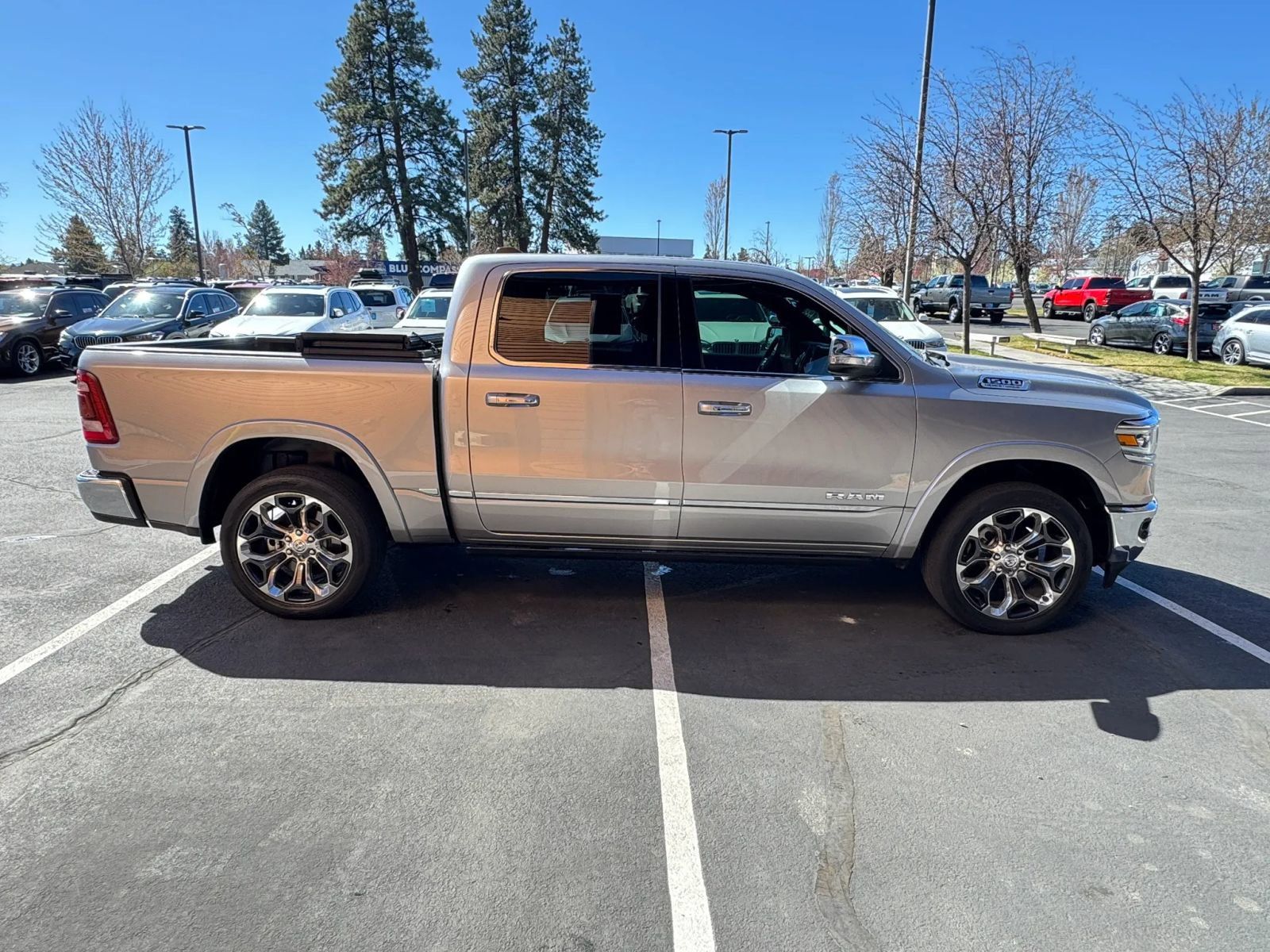 View vehicle photo 6