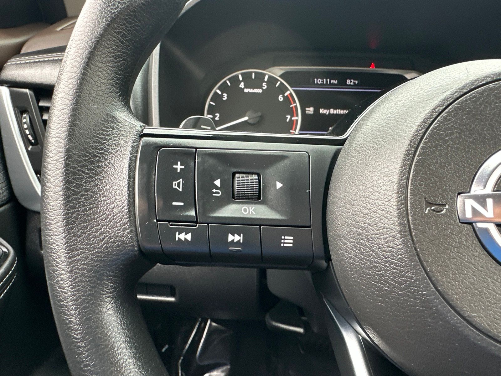 Used 2023 Gray Nissan SV image 18