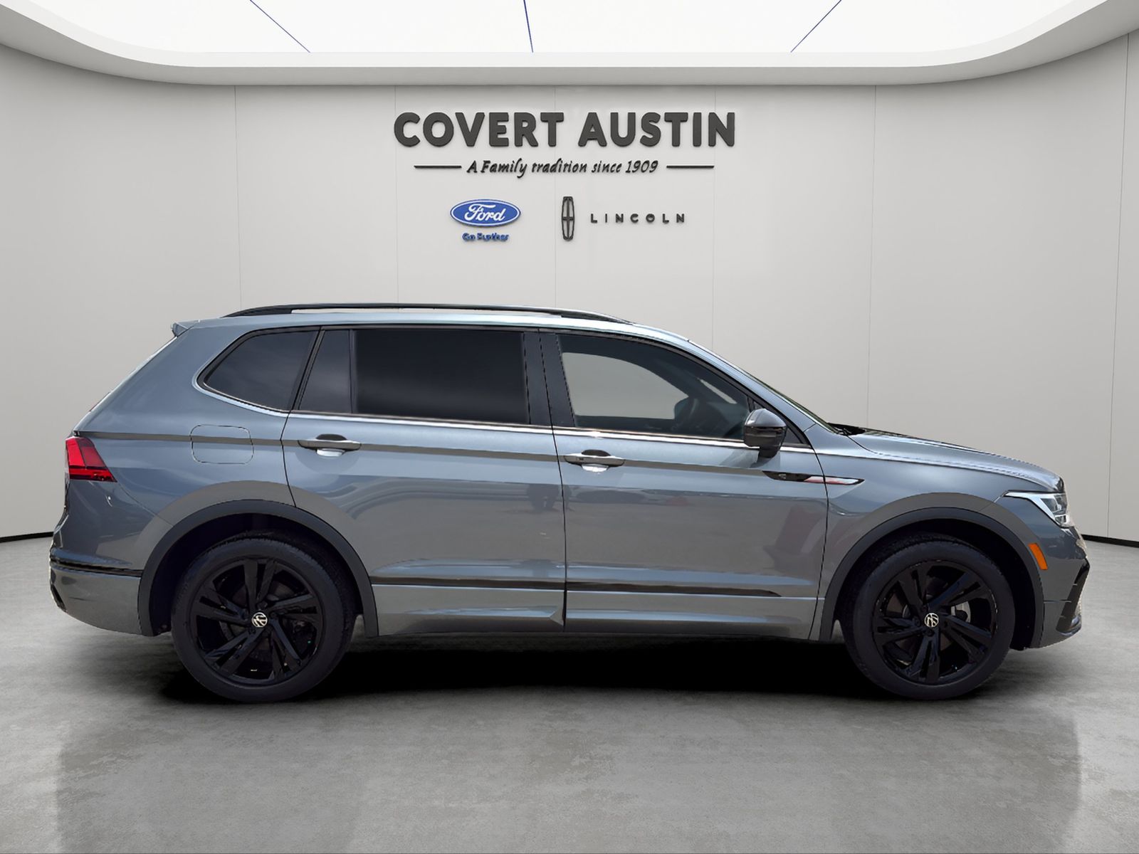Used Car 2023 Volkswagen Tiguan  2.0t Se R-line Black For Sale Under $25,000 In Austin, Texas