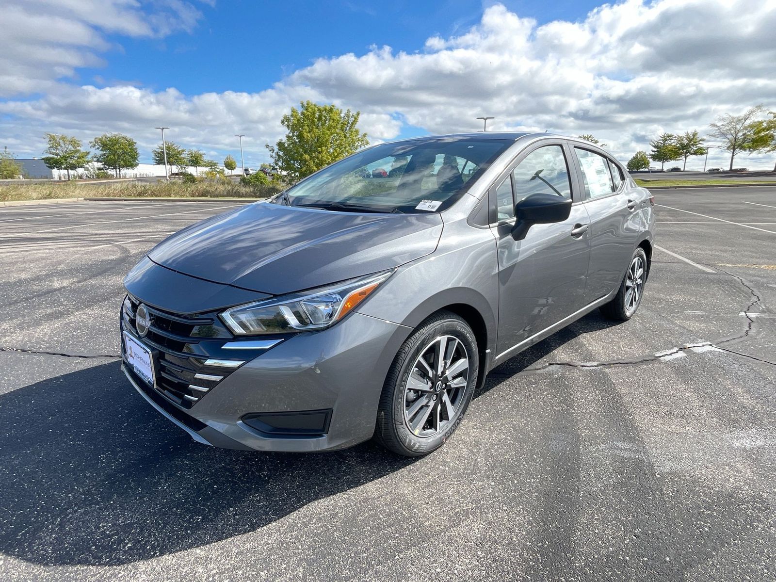 2024 Nissan Versa 1.6 S 3