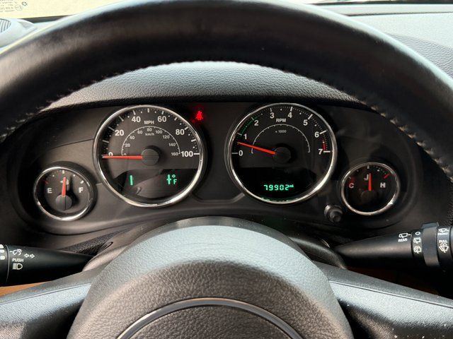 Used 2016 Bright White Clearcoat Jeep Unlimited Sahara image 6