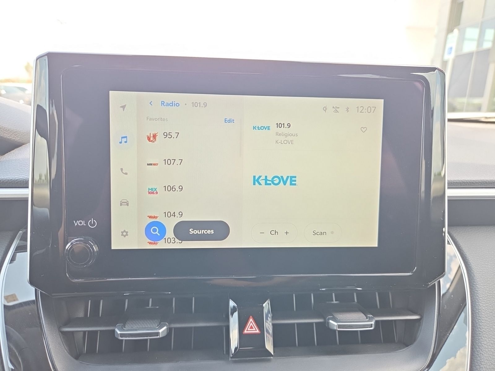 2025 Toyota Corolla Cross XLE - Photo 32