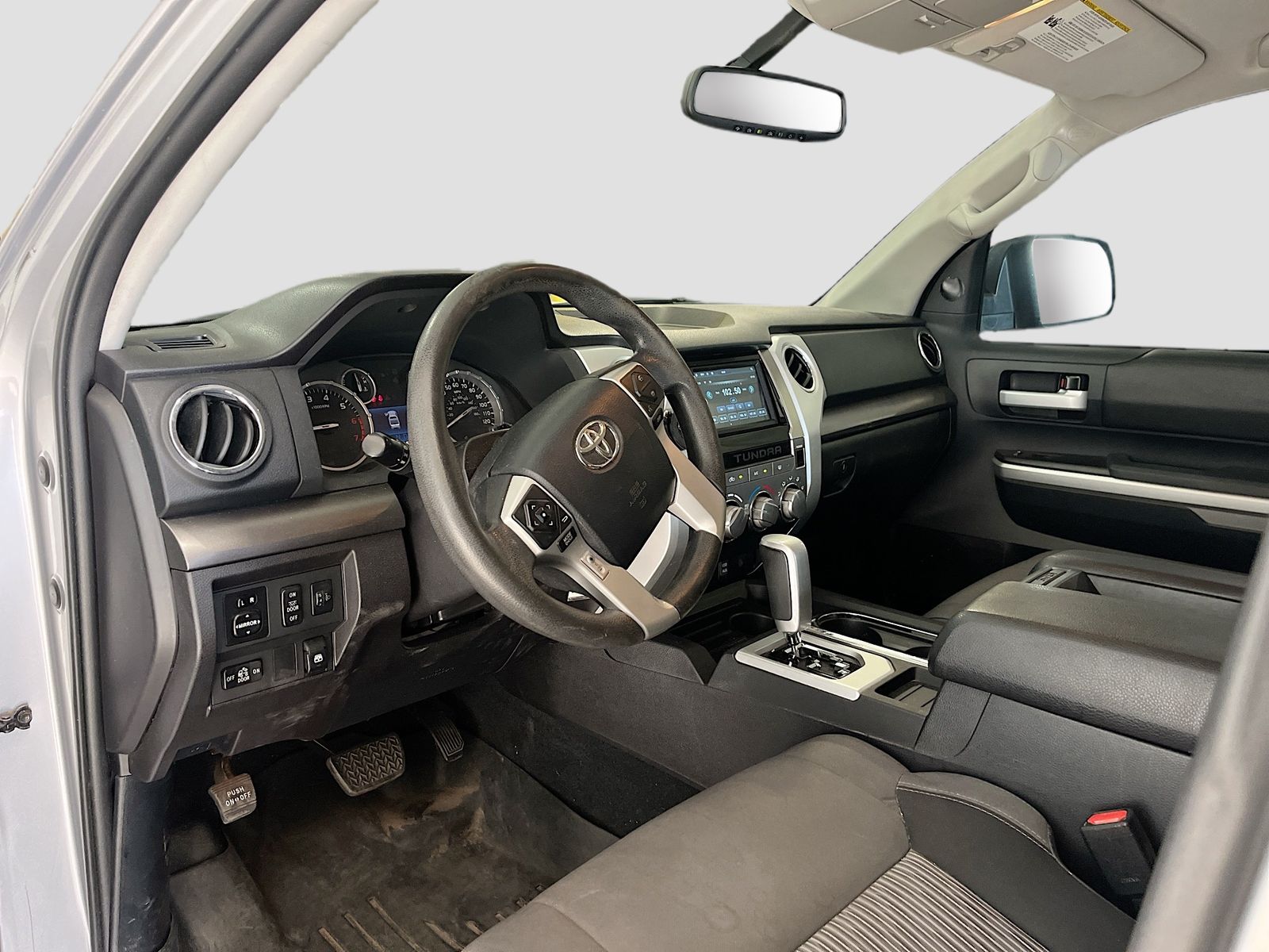 Used 2014 Silver Toyota SR5 image 9