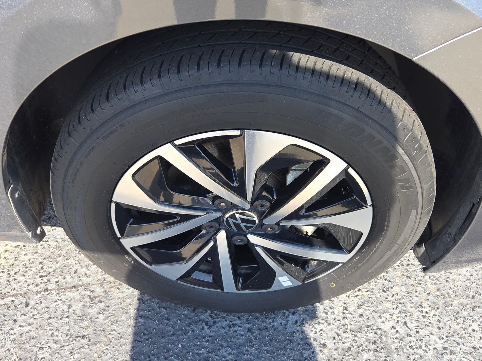 Used 2024 Gray Volkswagen 1.5T S image 16