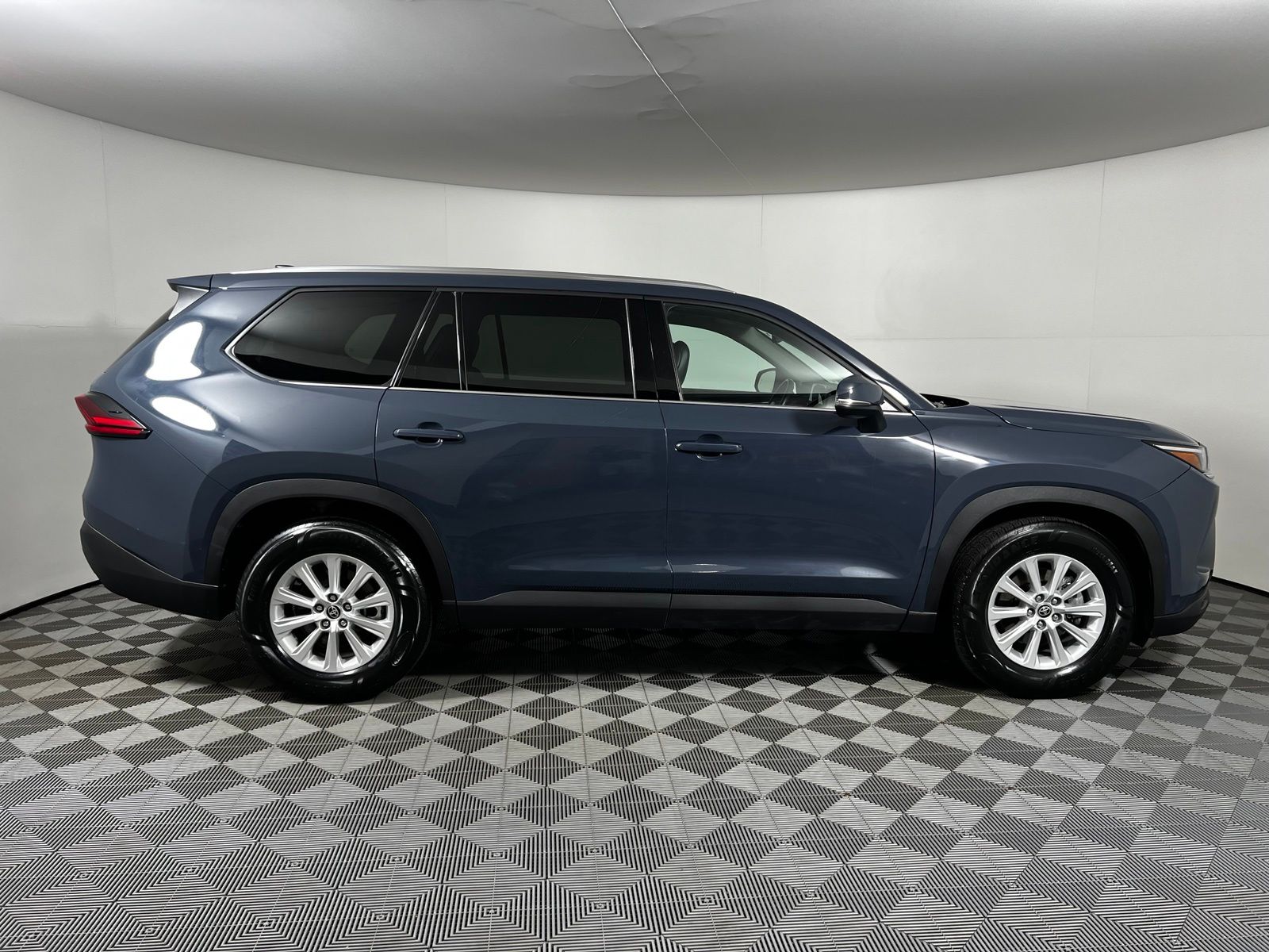 Thumbnail: 2025 Toyota Grand Highlander - 4