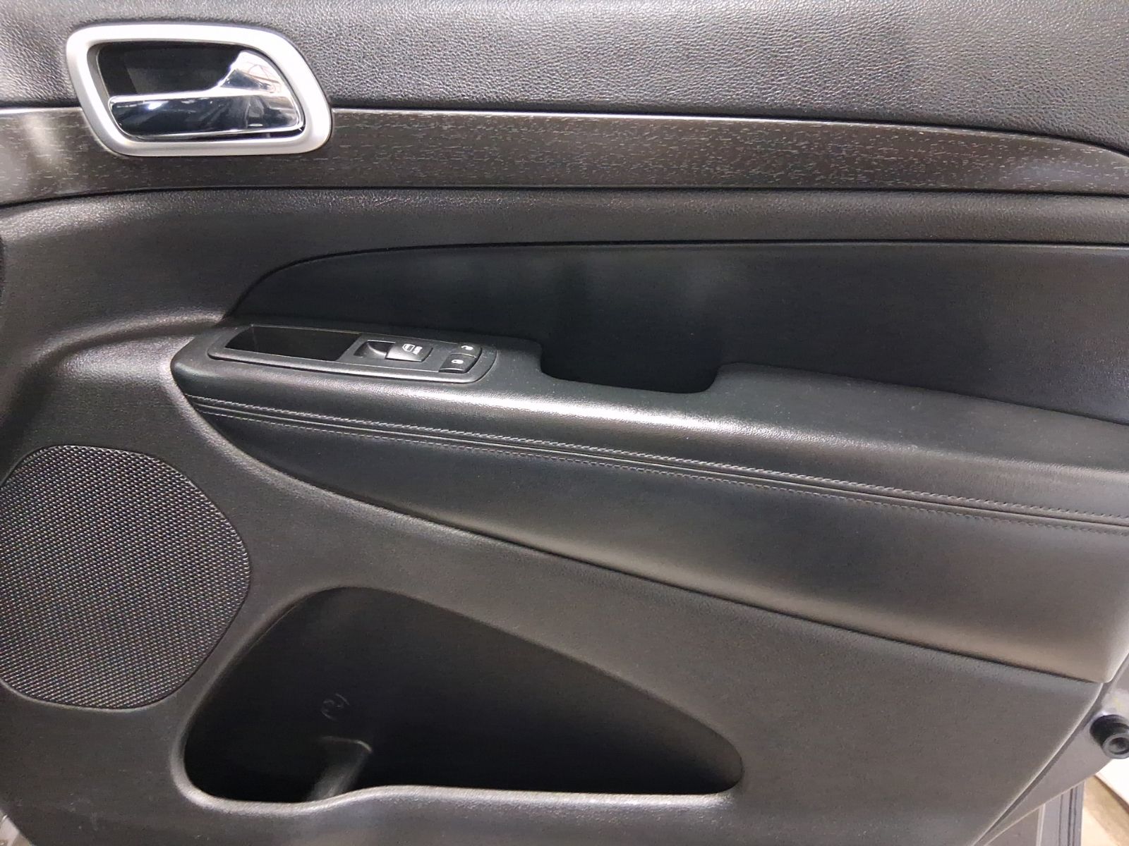 Used Car 2015 Jeep Grand Cherokee  Altitude For Sale Under $15,000 In Austin, Texas