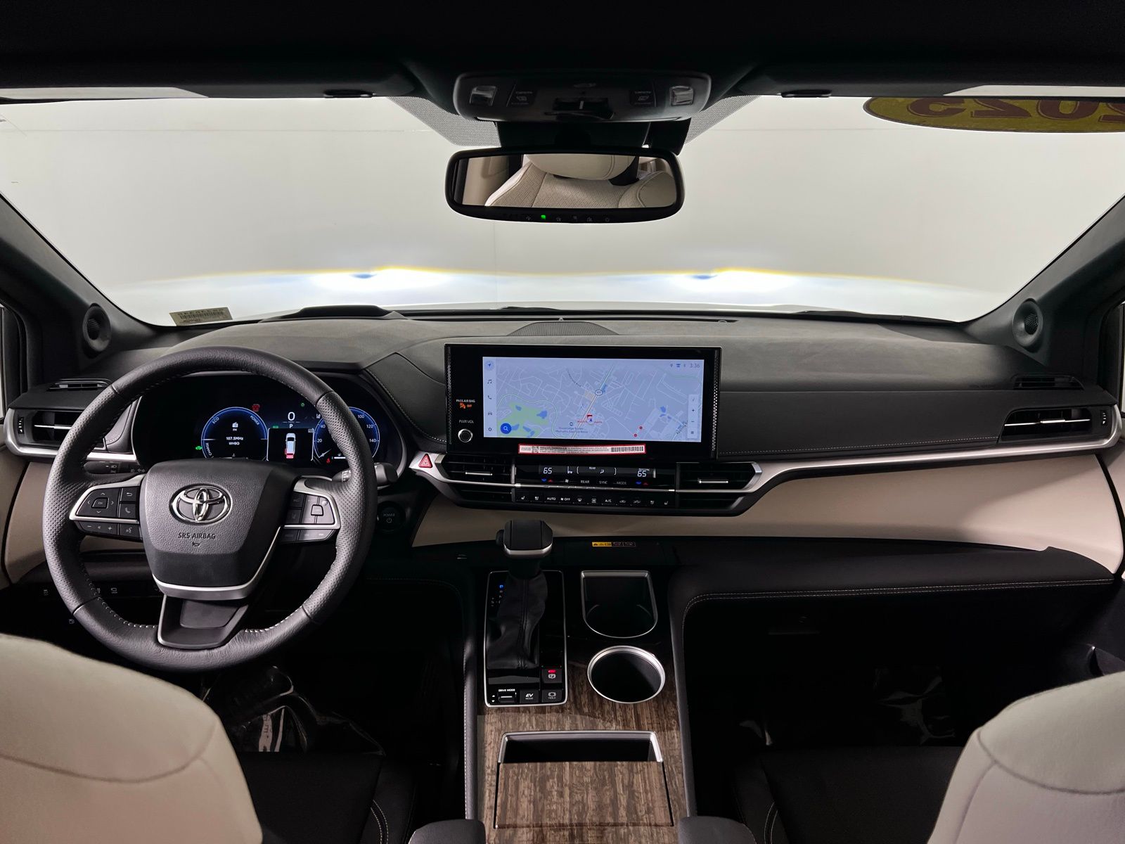 2025 Toyota Sienna Platinum 29