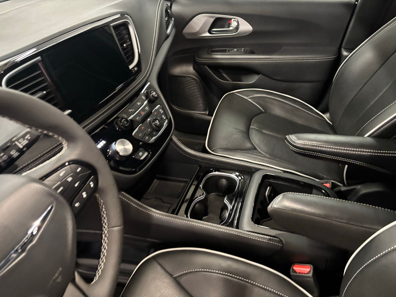 Used 2025 Red Chrysler Limited image 17