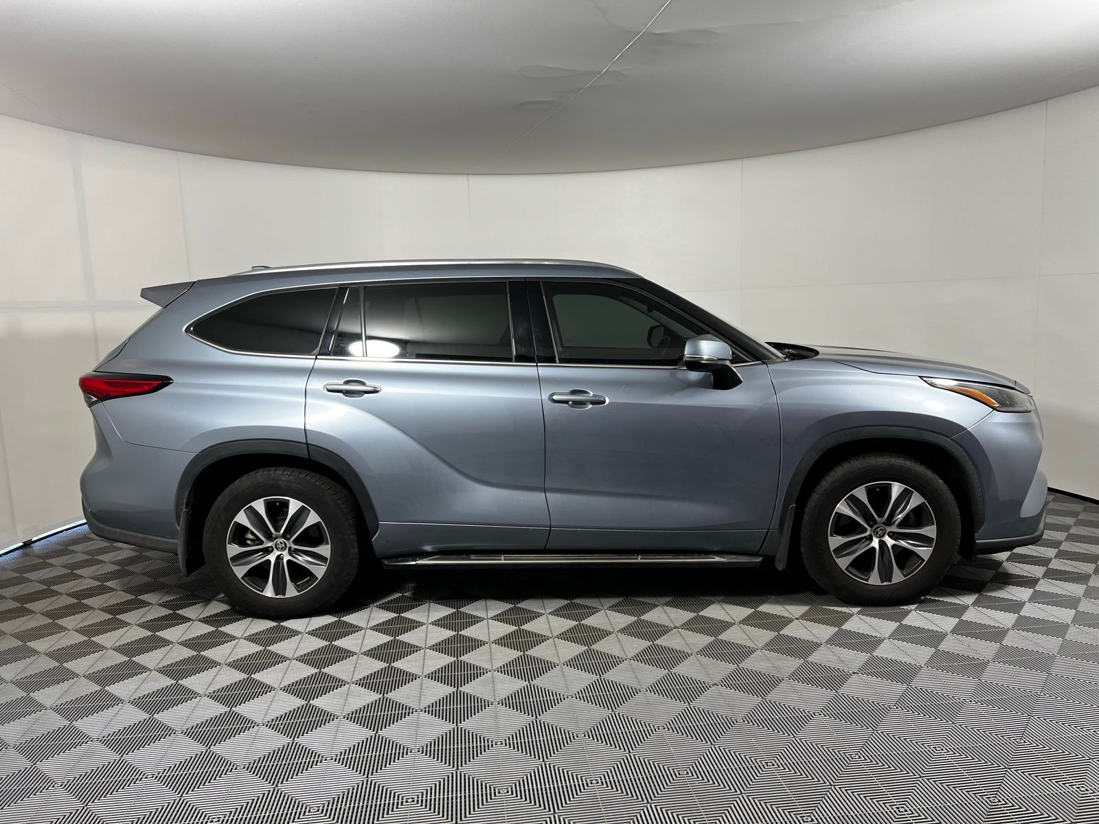 Thumbnail: 2021 Toyota Highlander - 4