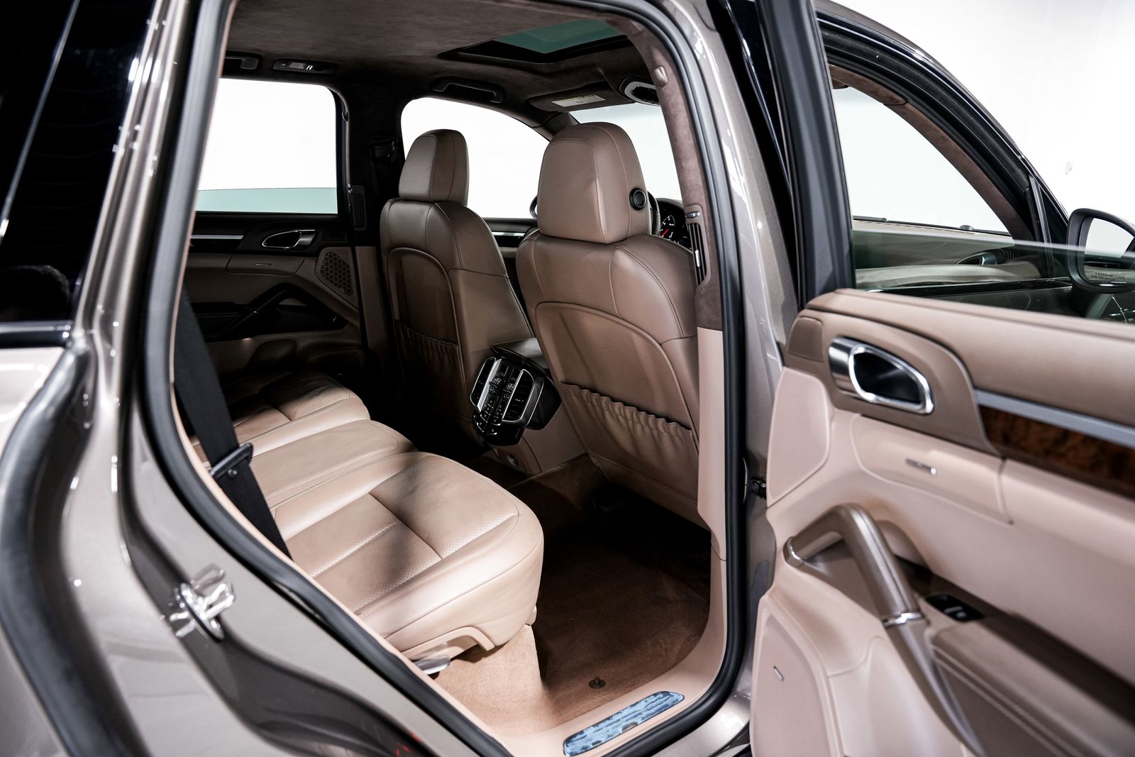 2013 Porsche Cayenne Turbo — photo 32