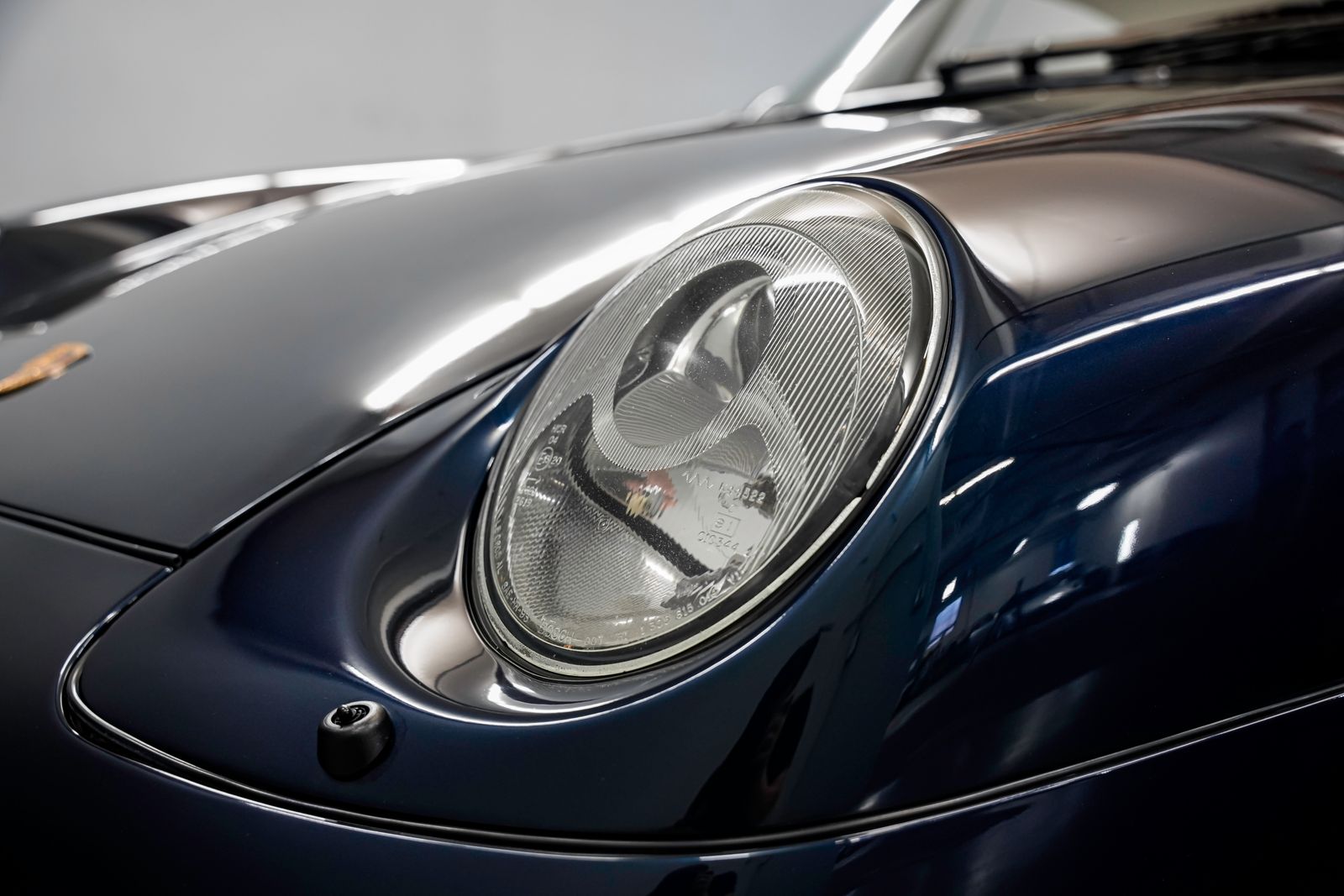 1996 Porsche 911 Carrera 4S — photo 32