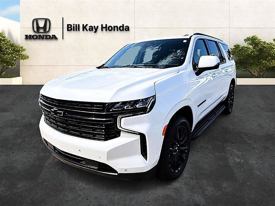 White (Iridescent Pearl Tricoat) 2024 Chevrolet Suburban SUV / Crossover Four-Wheel Drive