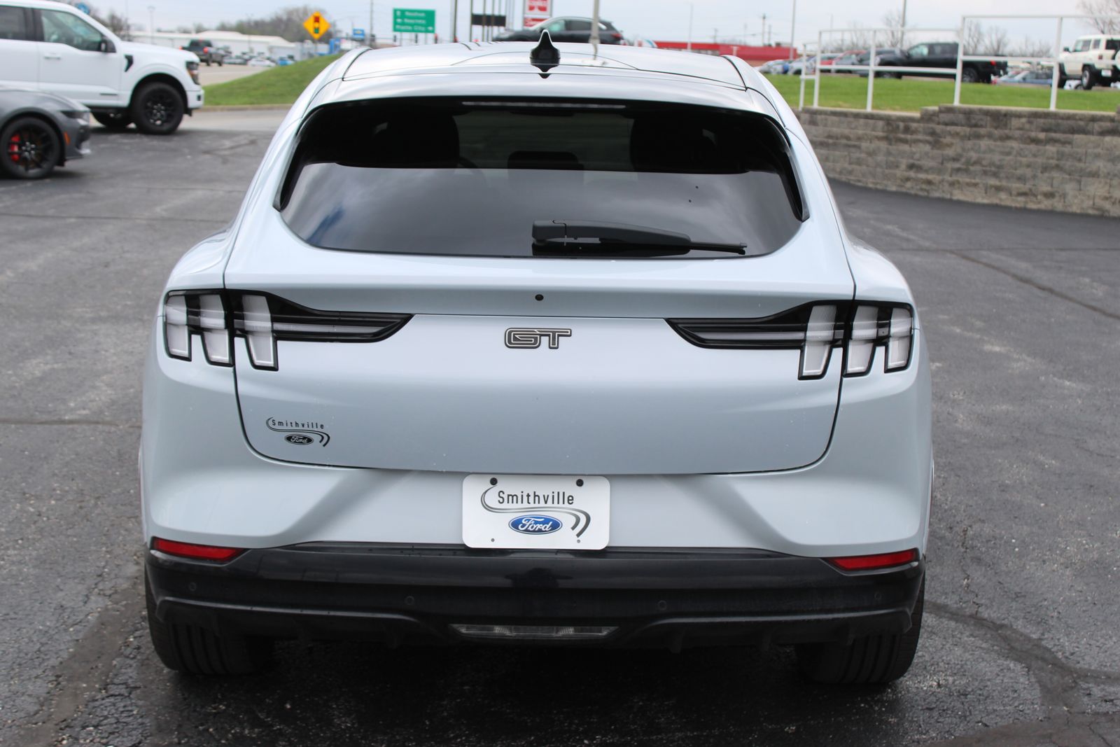 View vehicle photo 7