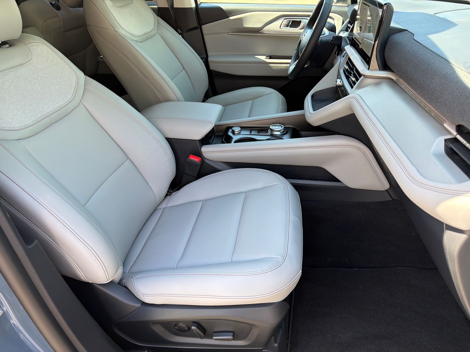 New 2026 Vapor Blue Metallic Ford Active image 14