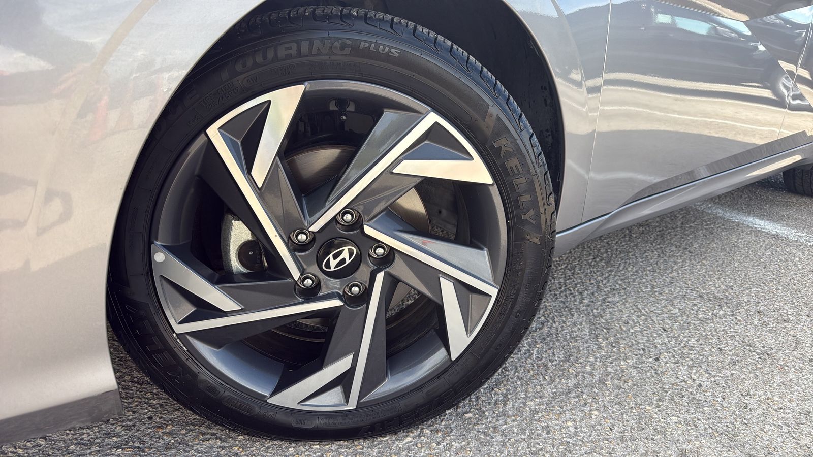 Used 2025 Gray Hyundai SEL Convenience image 28