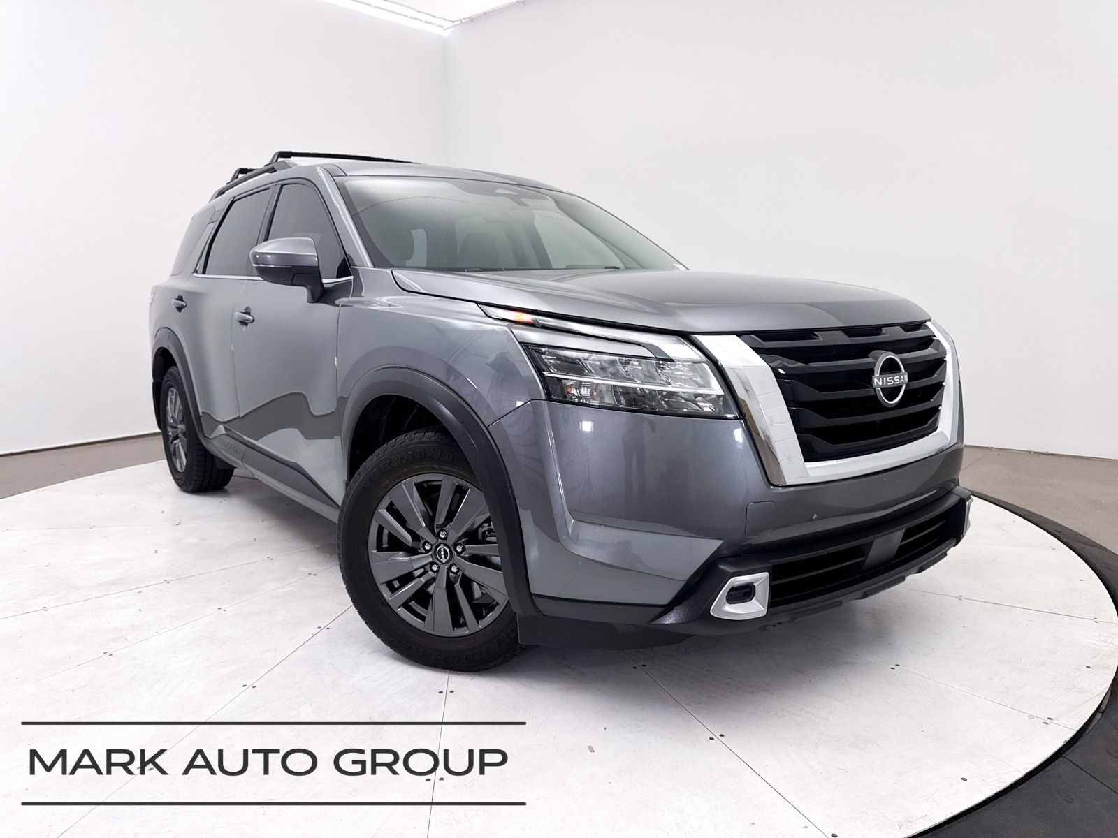2022 Nissan Pathfinder SV