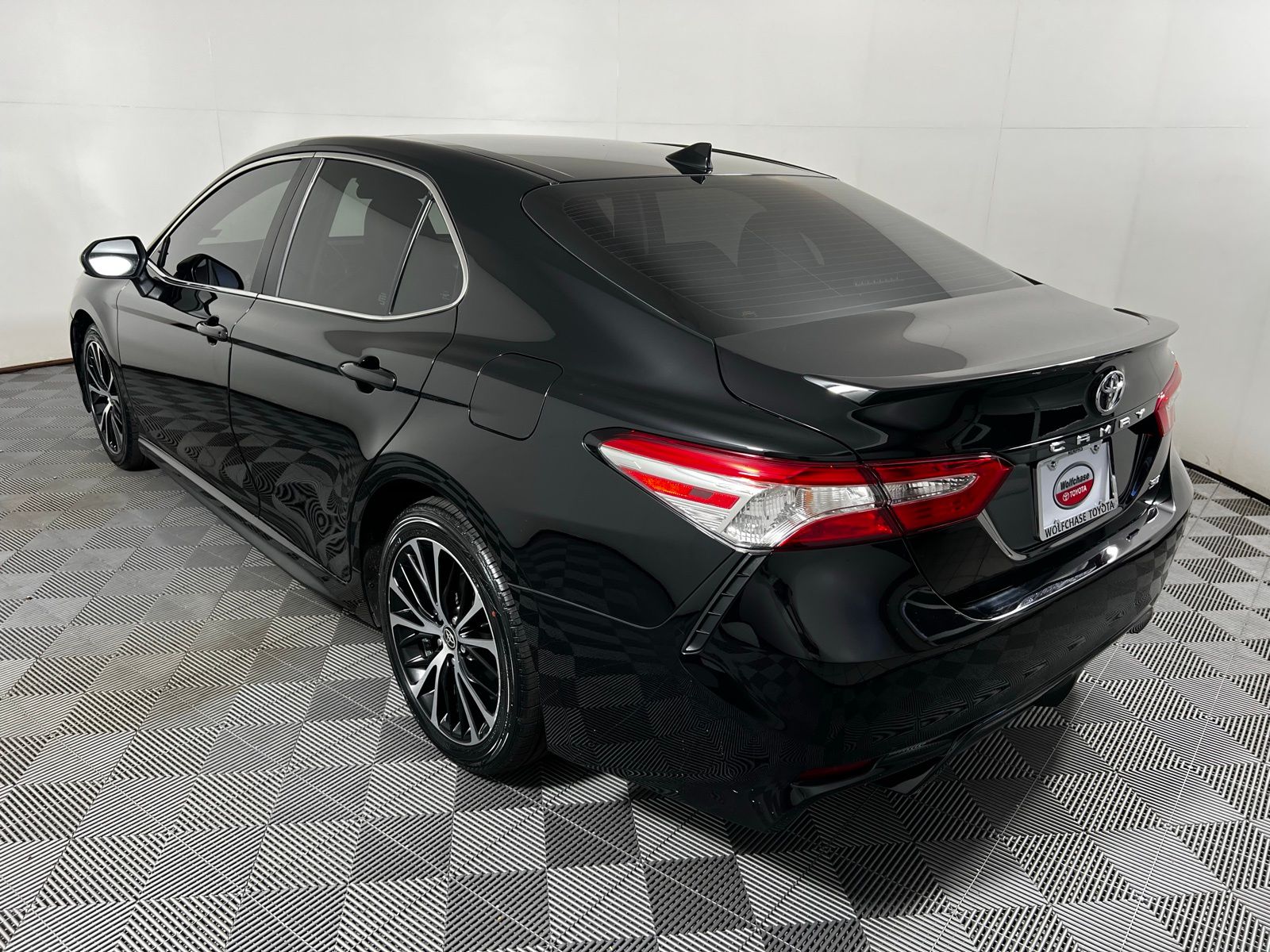 2020 Toyota Camry SE 7