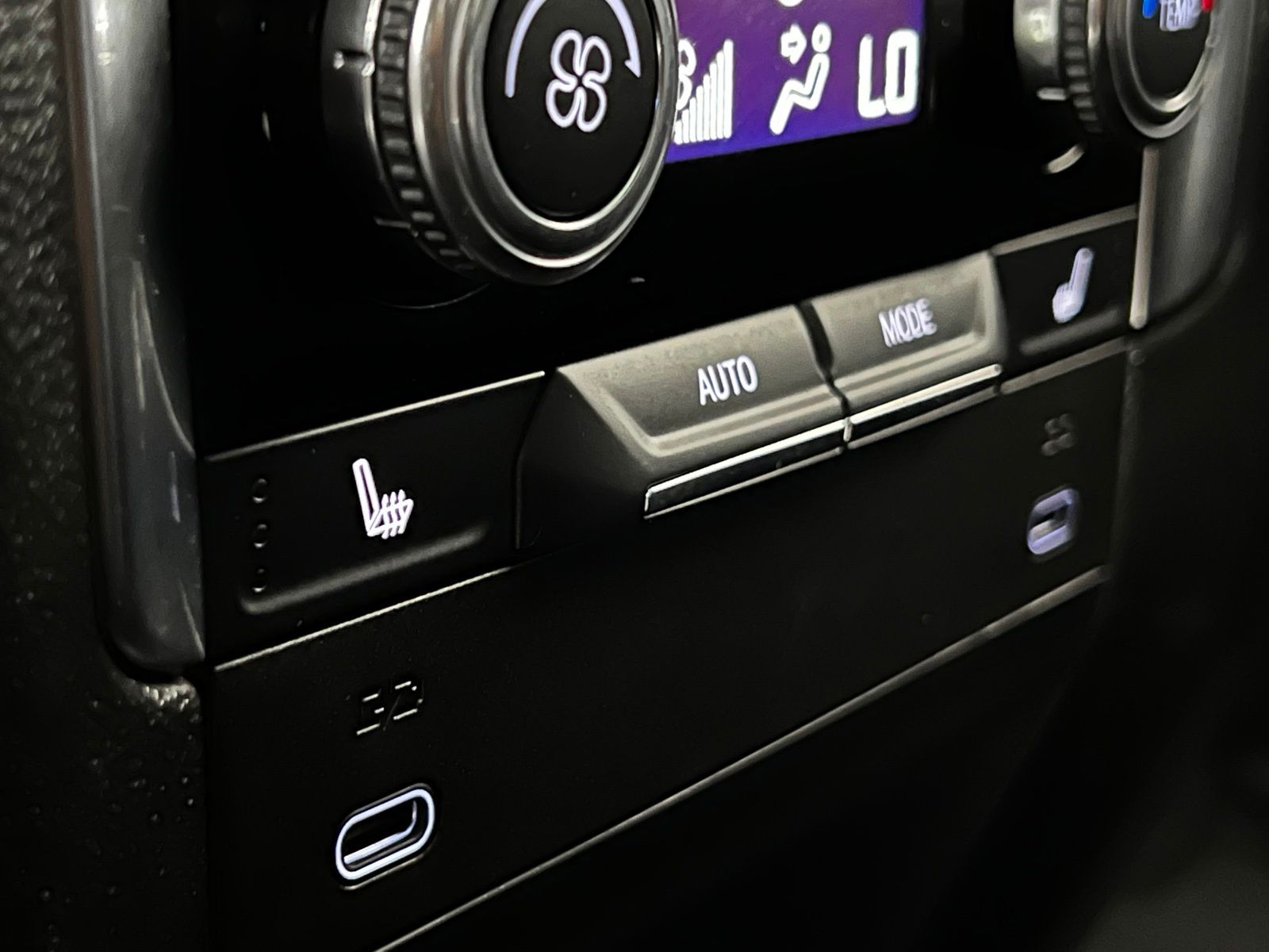 Thumbnail: 2025 GMC Yukon XL - 30