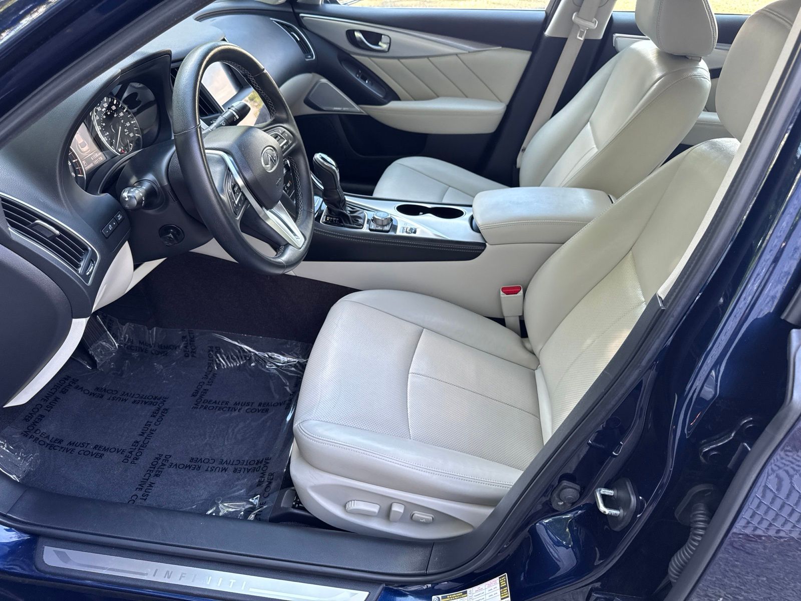 Used 2022 Grand Blue INFINITI LUXE image 8