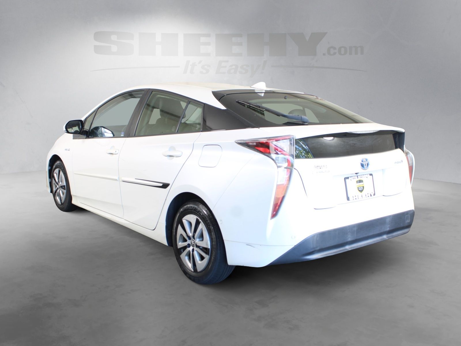 Used 2017 White Toyota Four image 5