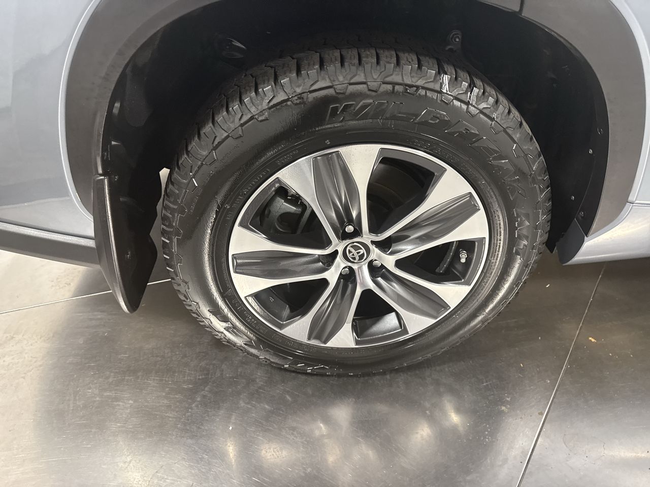 2021 Toyota Highlander XLE photo 12