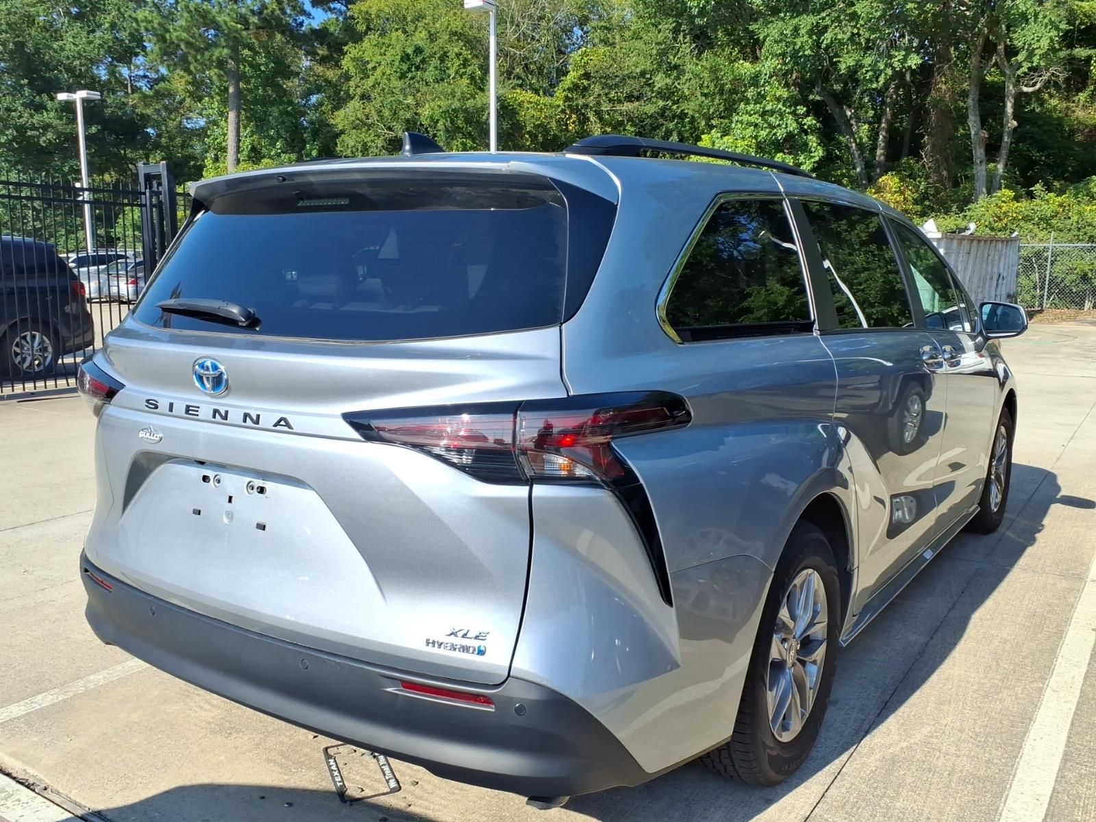 2023 Toyota Sienna XLE Silver at Autostrade