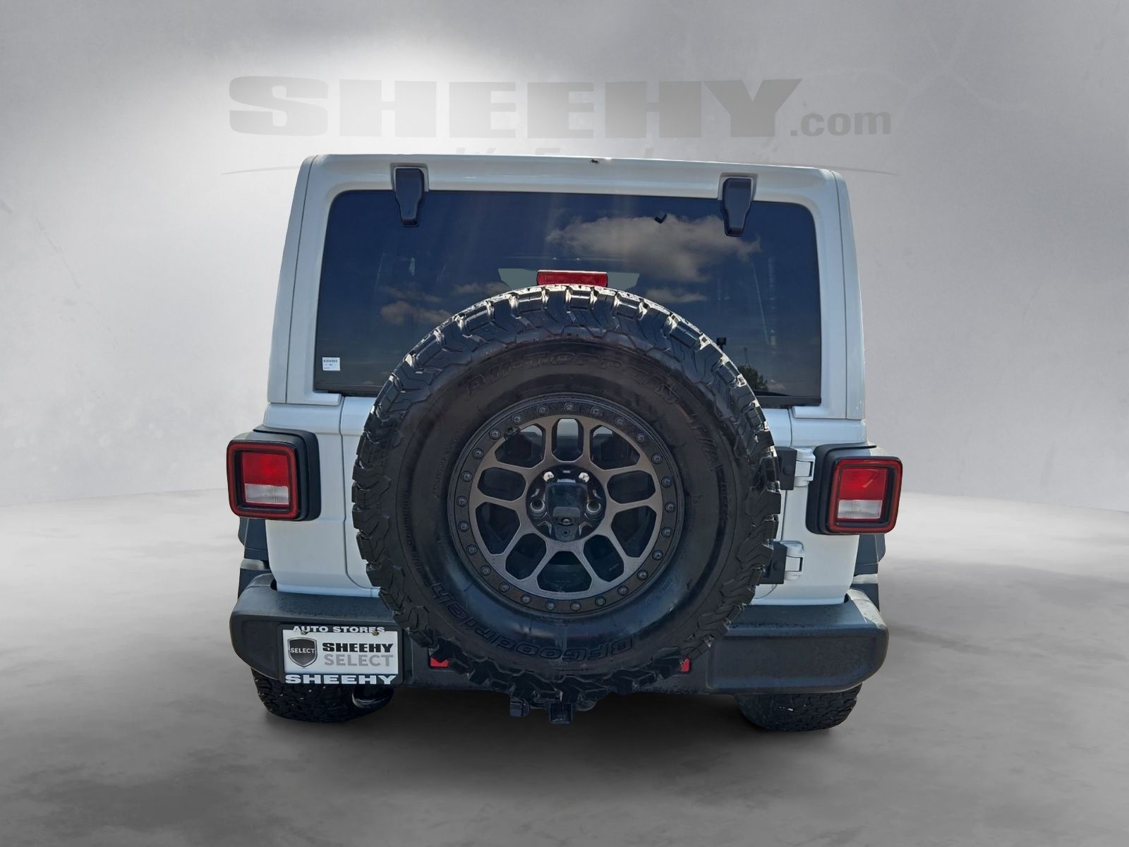 Used 2022 White Jeep Unlimited High Tide image 14