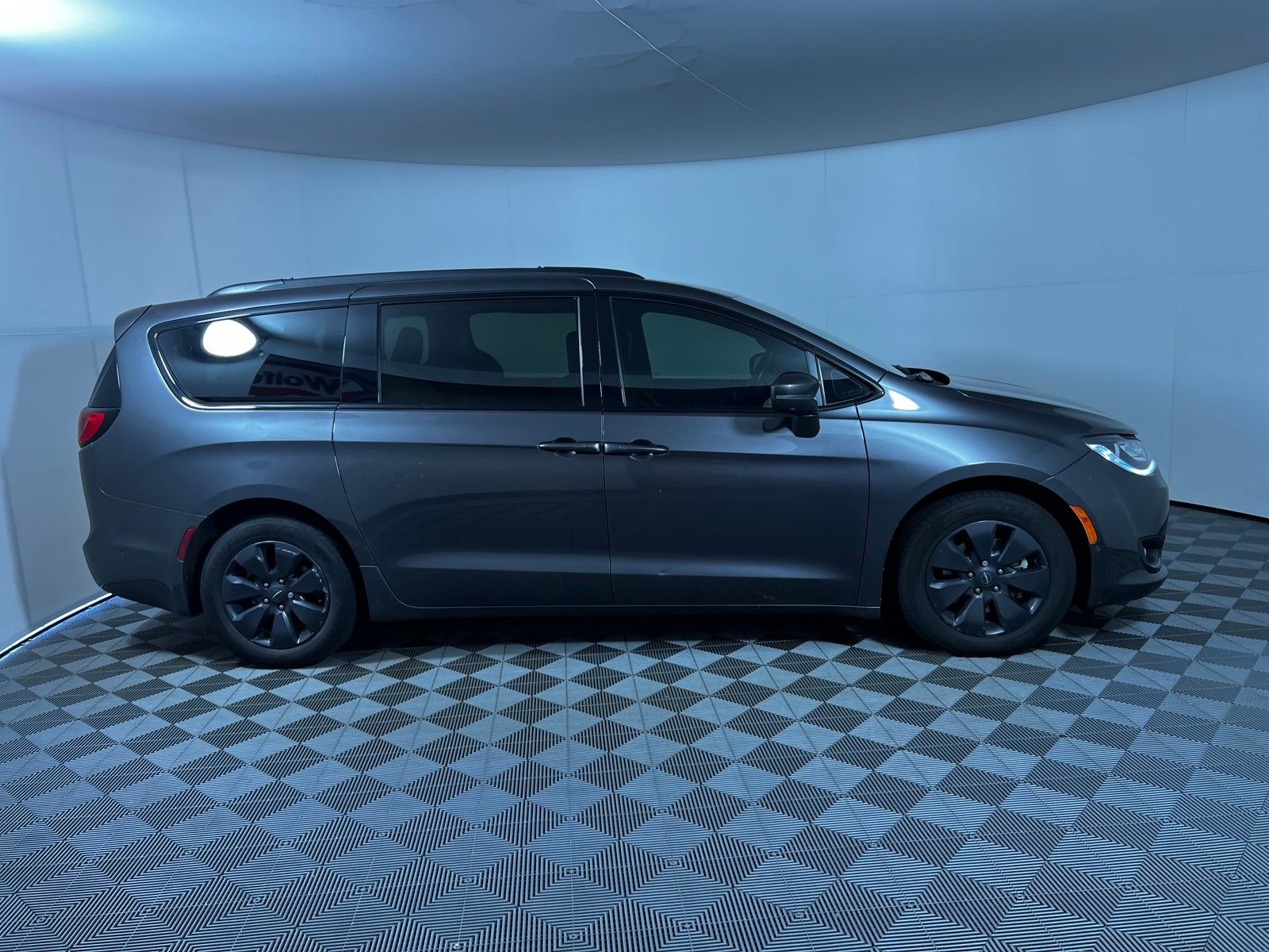 Thumbnail: 2019 Chrysler Pacifica - 4