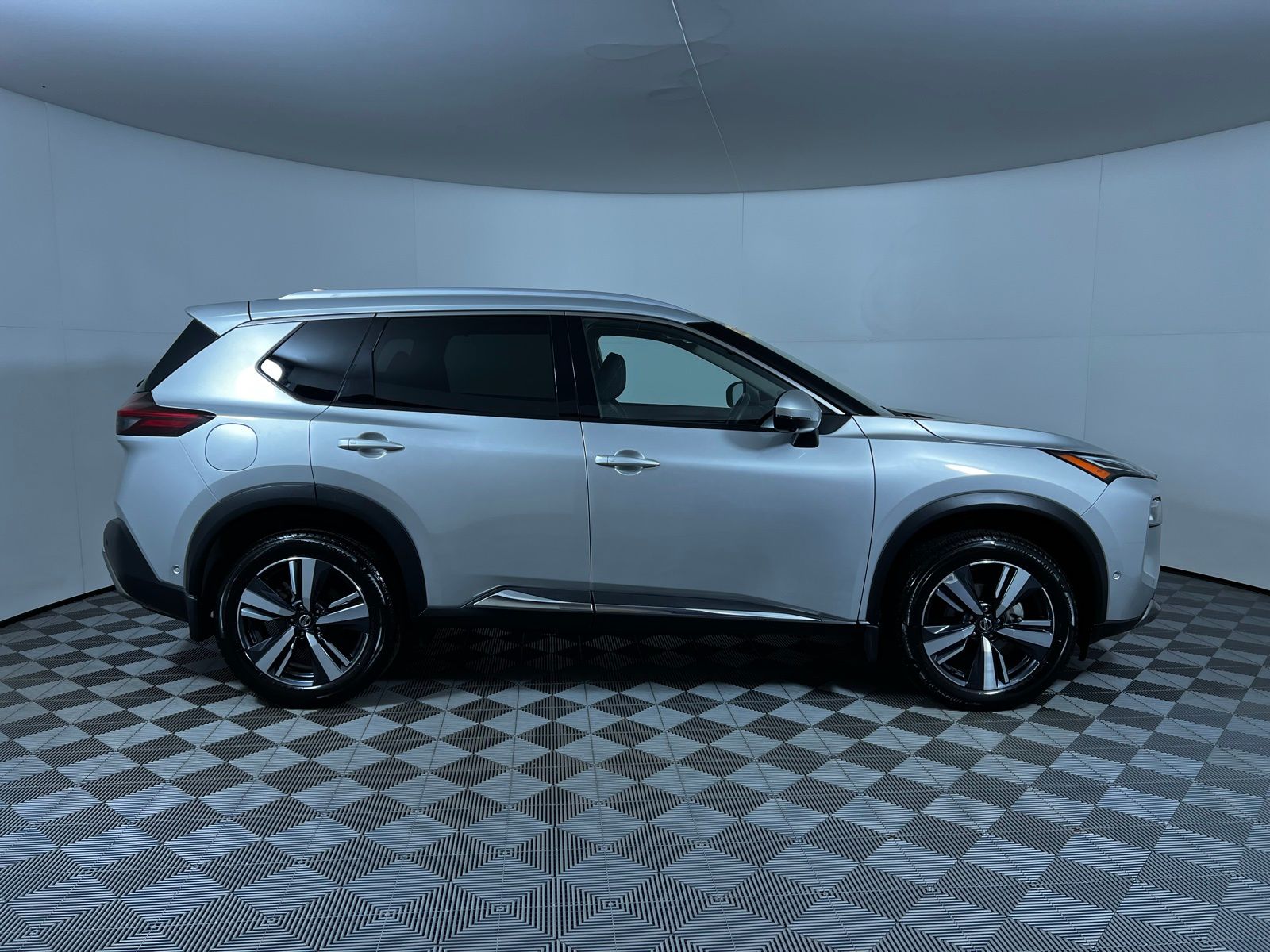 Thumbnail: 2021 Nissan Rogue - 4