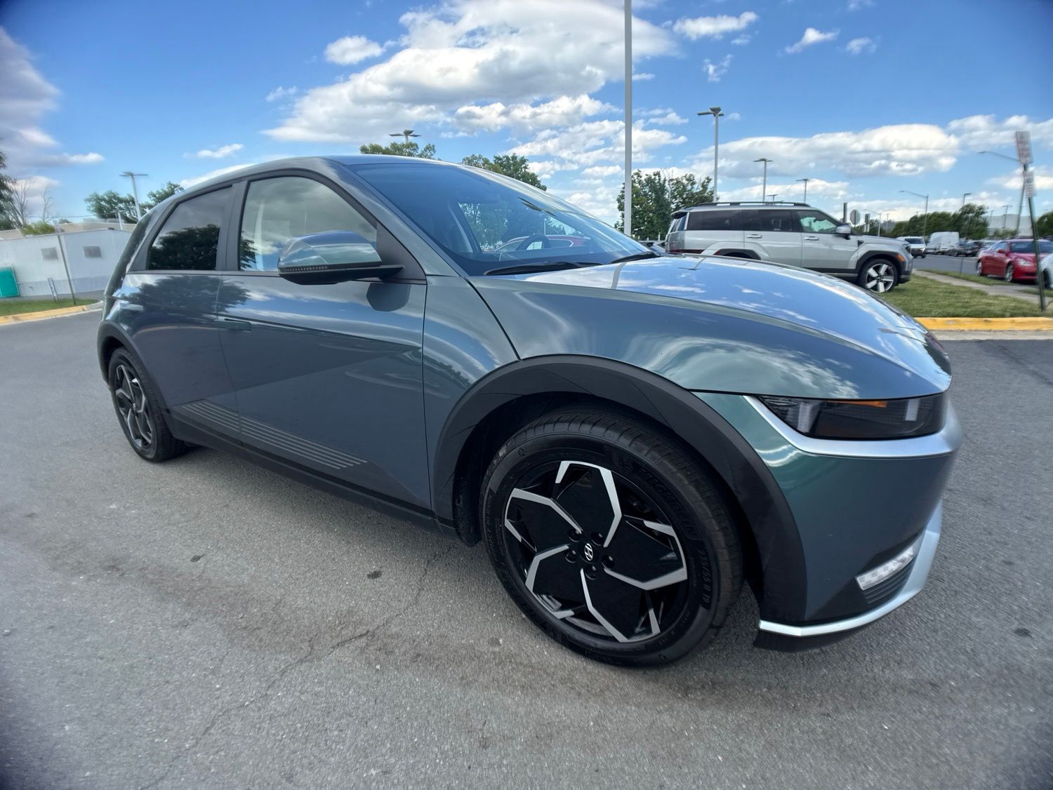 View vehicle photo 4