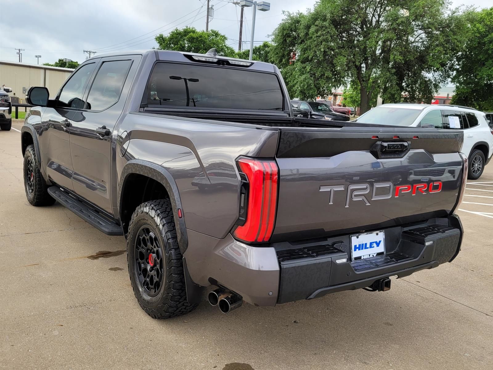 View vehicle photo 3