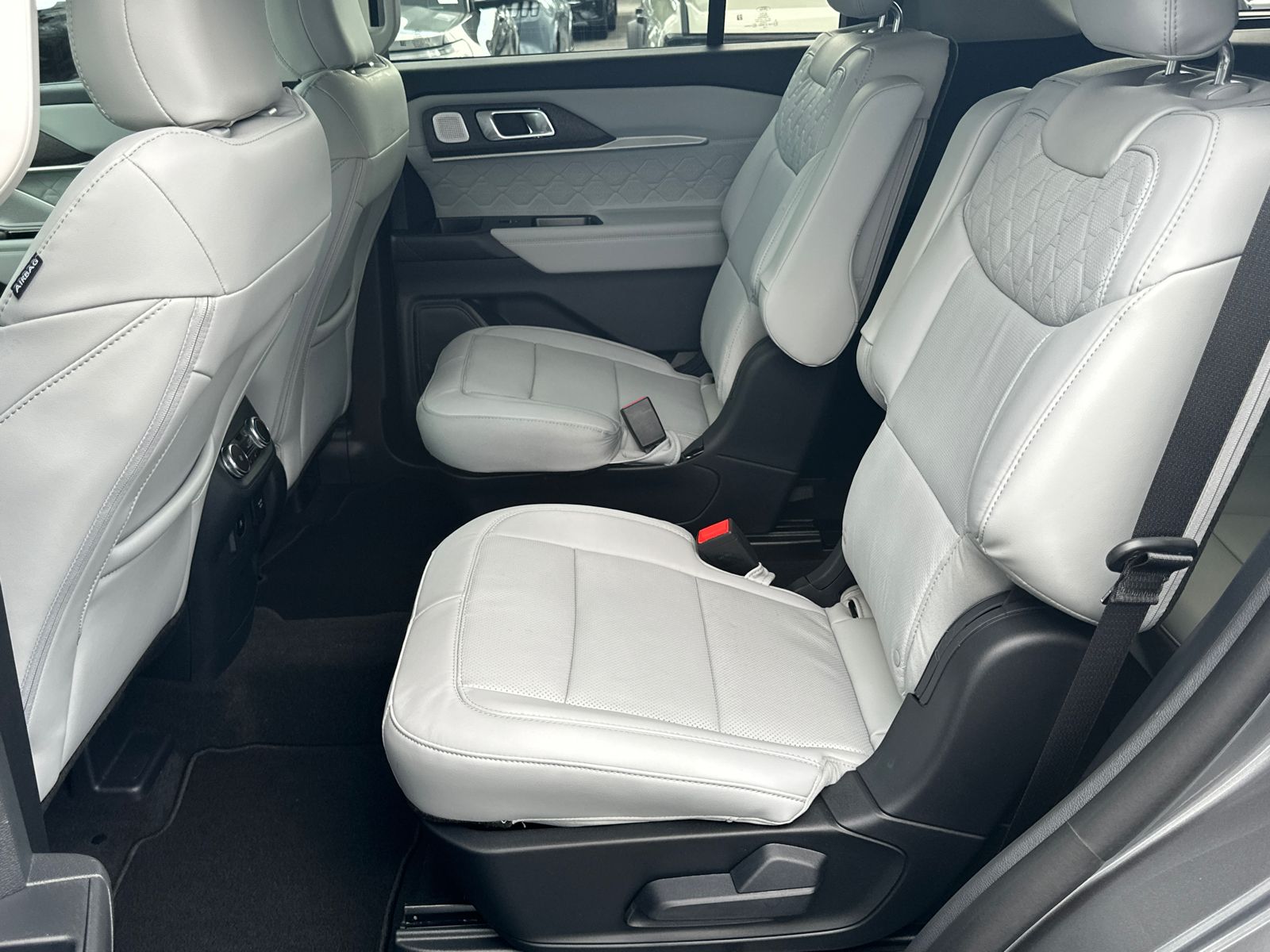 New 2026 Carbonized Gray Metallic Ford Platinum™ image 22