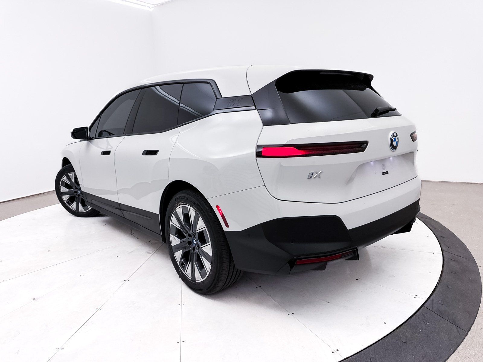 Used 2024 BMW iX Base with VIN WB523CF0XRCN59359 for sale in Scottsdale, AZ