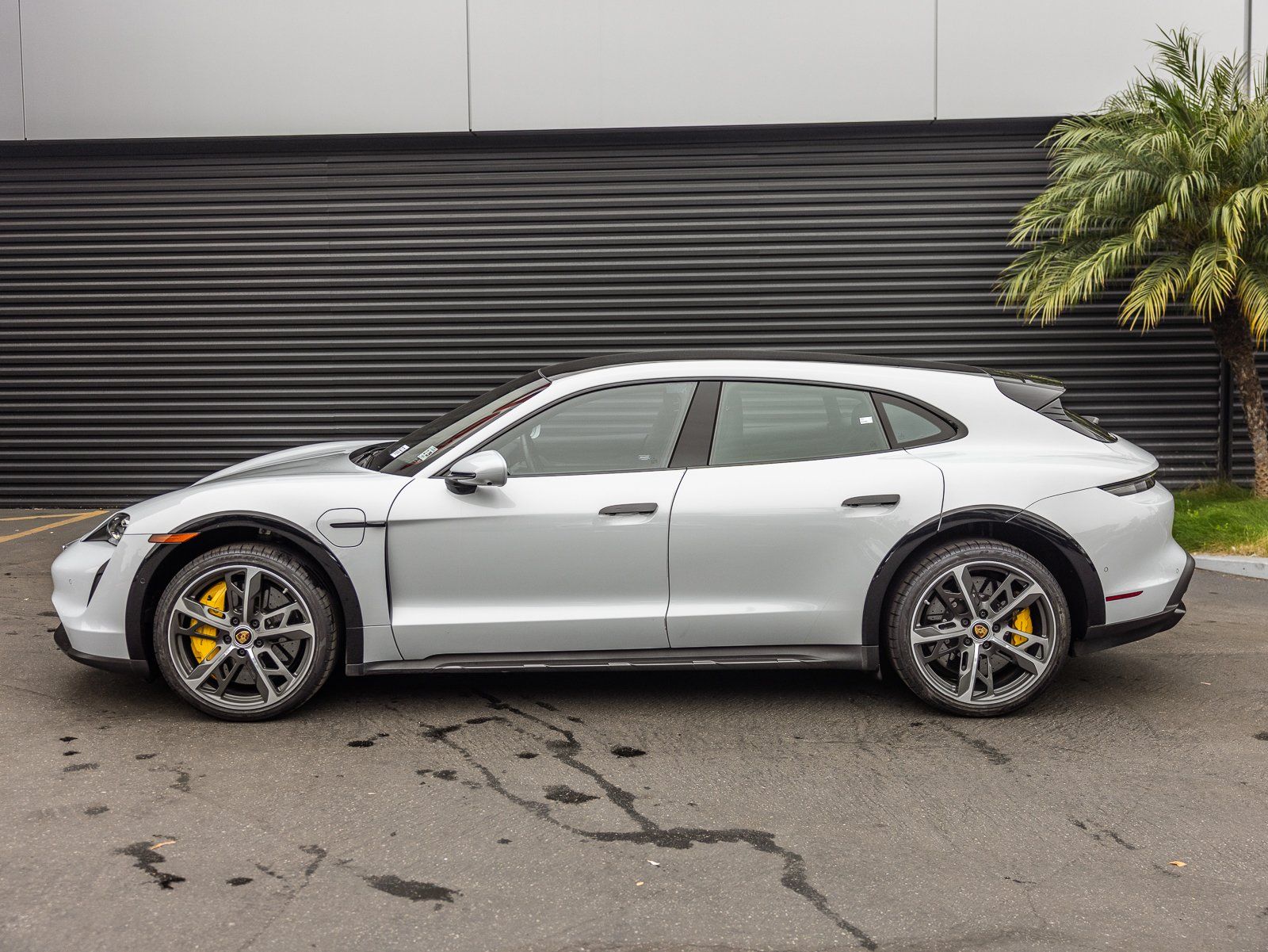 2024 Porsche Taycan Turbo Cross Turismo's photo