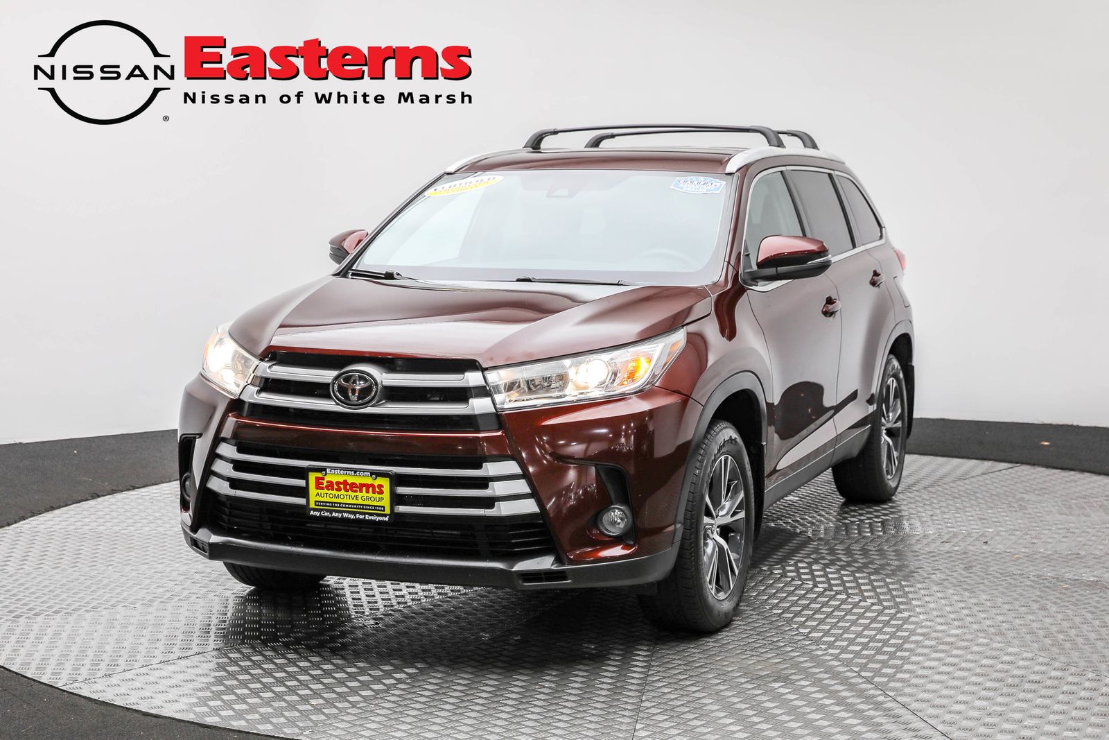 2019 Toyota Highlander LE's photo