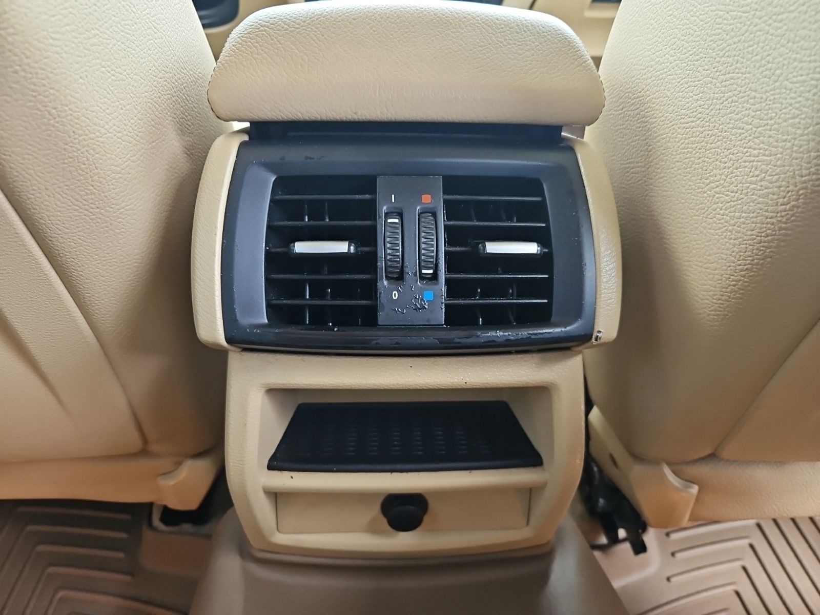 Used 2011 Silver BMW xDrive28i image 28