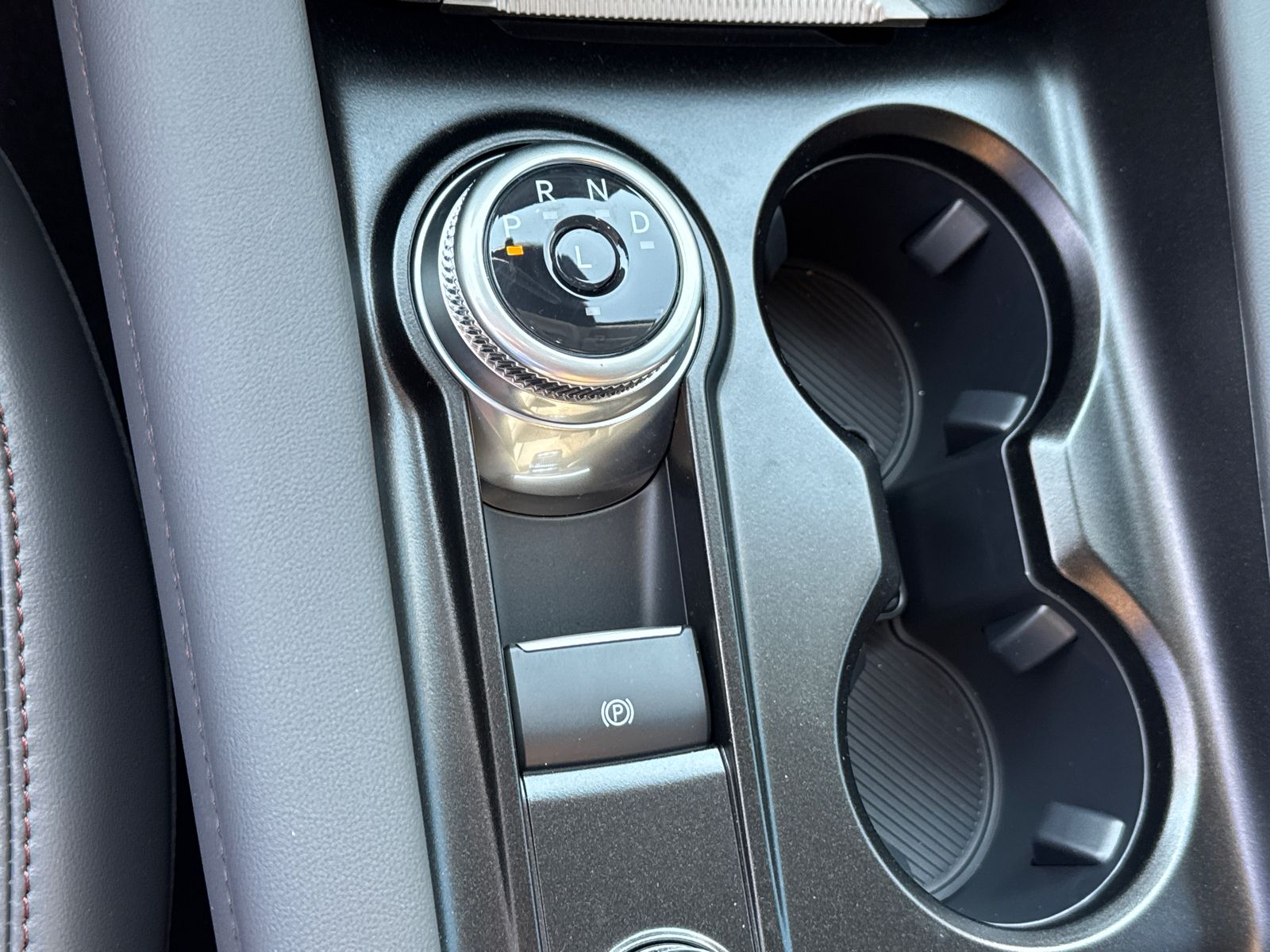 2025 Ford Explorer photo 30