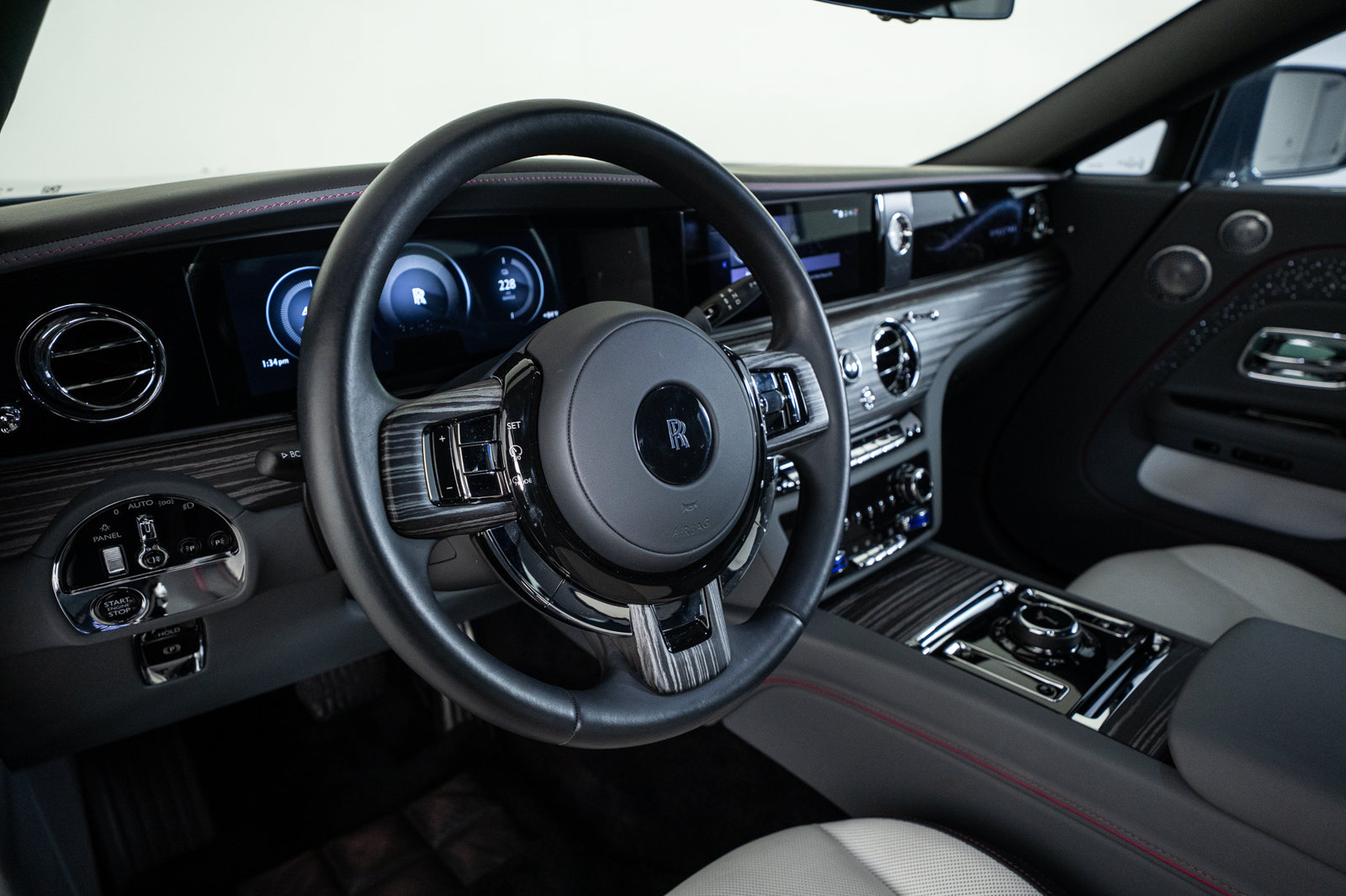 2024 Rolls-Royce Spectre — full photo 30 of 54
