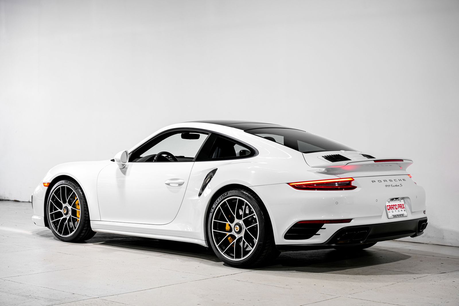 2018 Porsche 911 Turbo S — photo 9