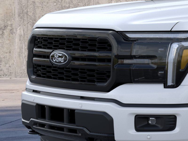 New 2026 Star White Metallic Tri-Coat Ford Lariat image 17