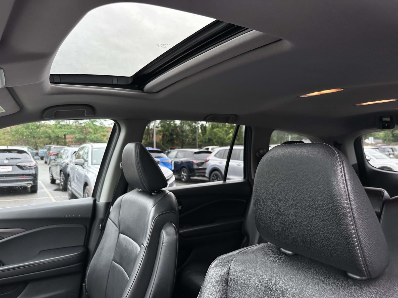 Used 2017  Honda EX-L image 9