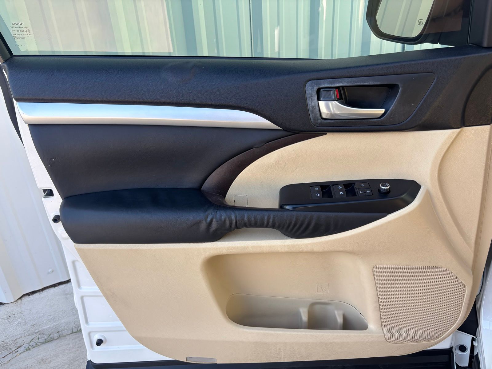 Used Car 2015 Toyota Highlander  Xle V6 For Sale Under $20,000 In Austin, Texas