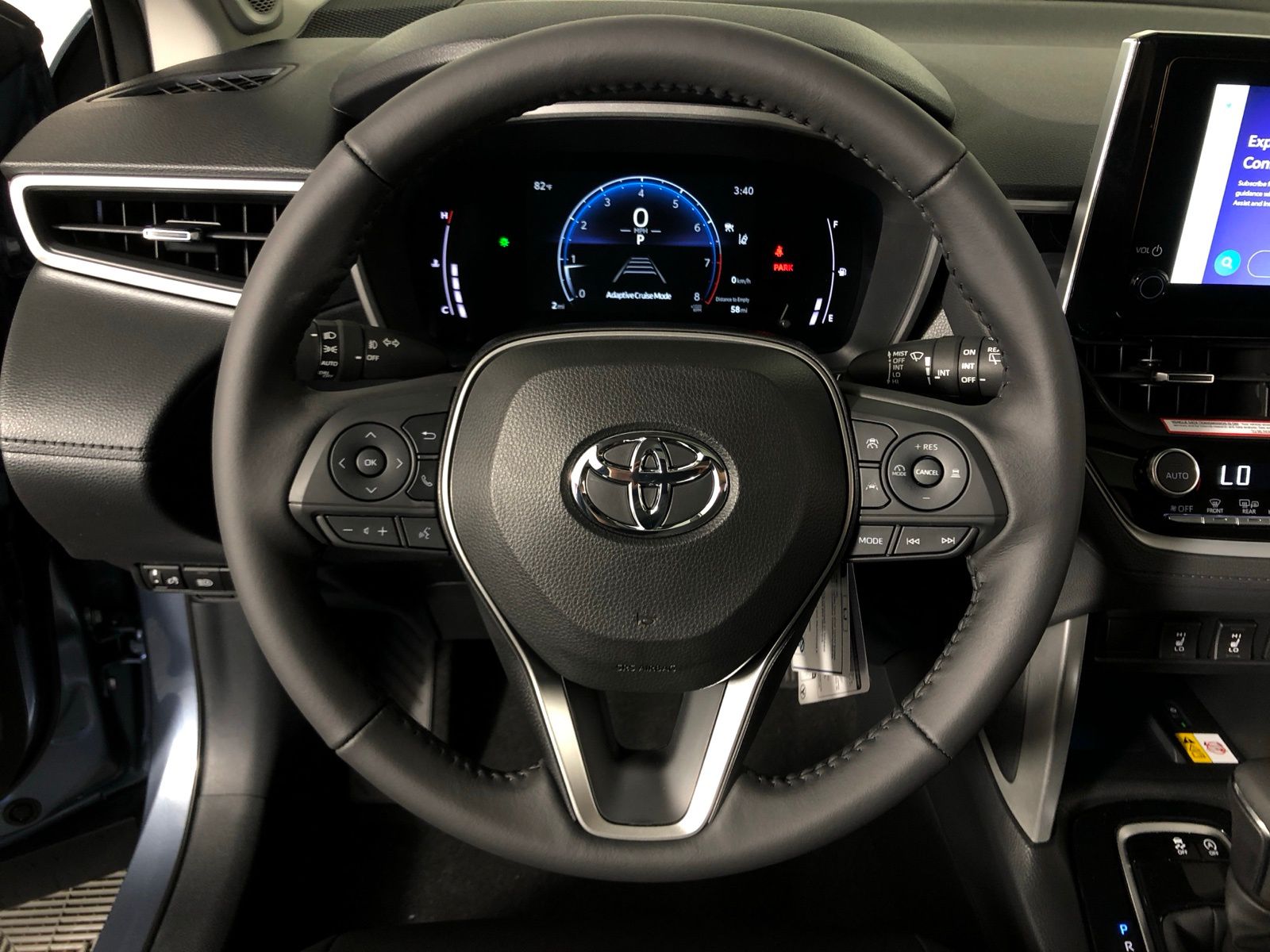 2025 Toyota Corolla Cross XLE 9