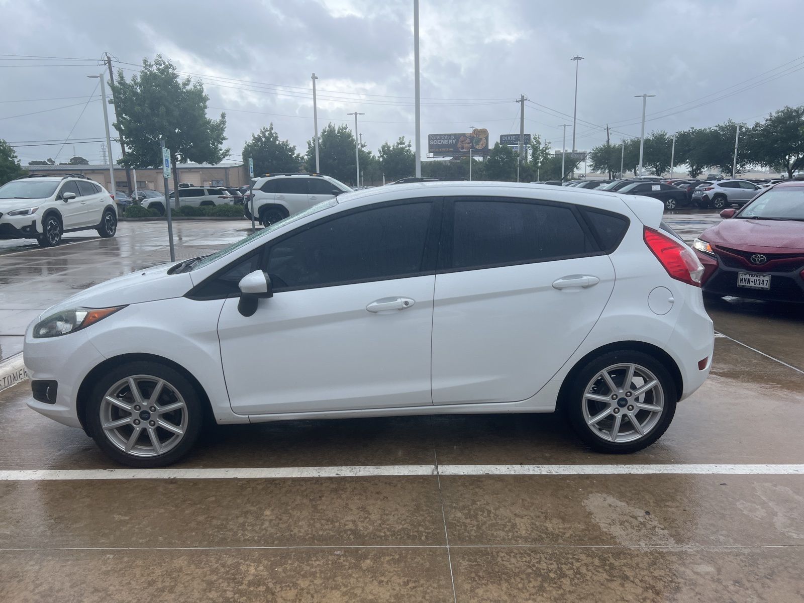 Oxford White 2019 Ford Fiesta SE Hatchback FWD Hatchback Front-Wheel Drive 6-Speed Automatic