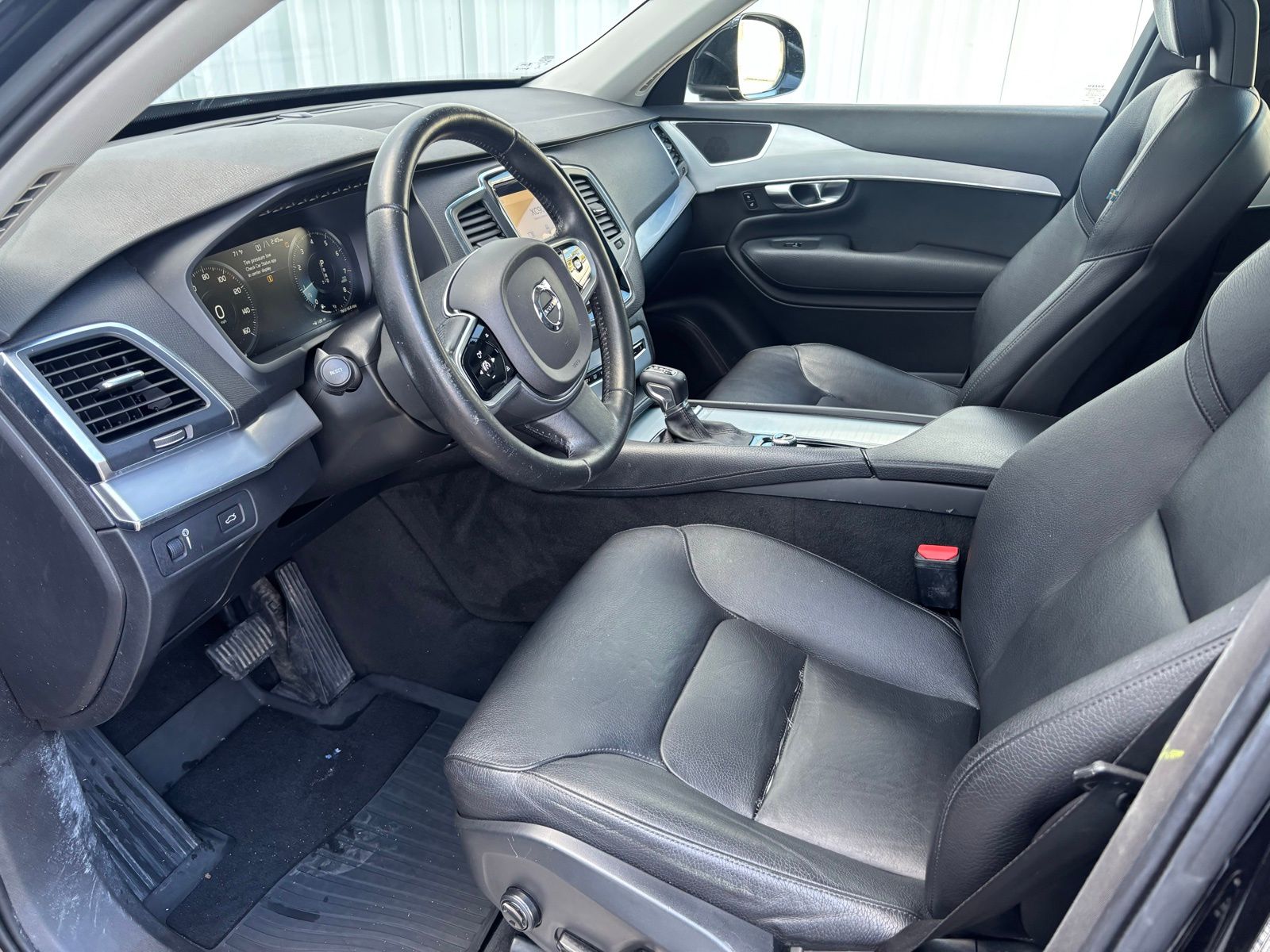 Used Car 2017 Volvo Xc90  T6 Momentum For Sale Under $20,000 In Austin, Texas