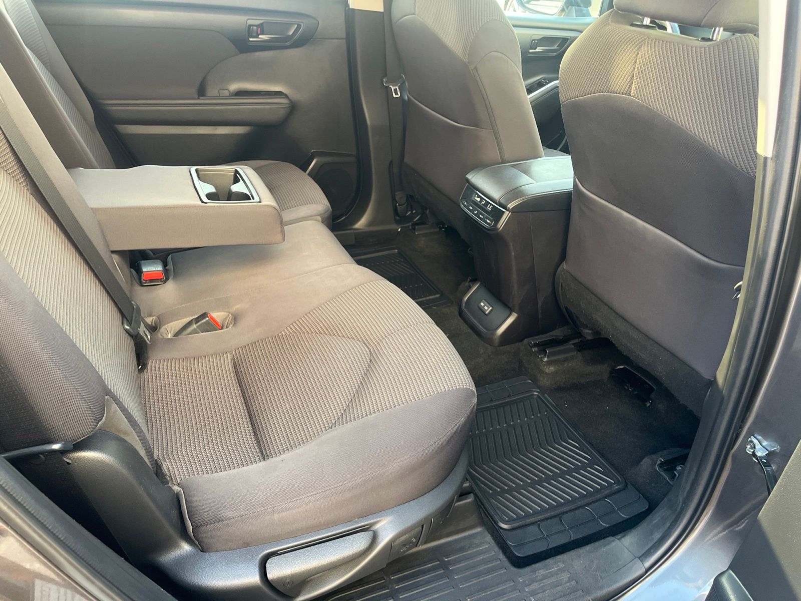 Used Car 2023 Toyota Highlander  Le For Sale Under $30,000 In Austin, Texas