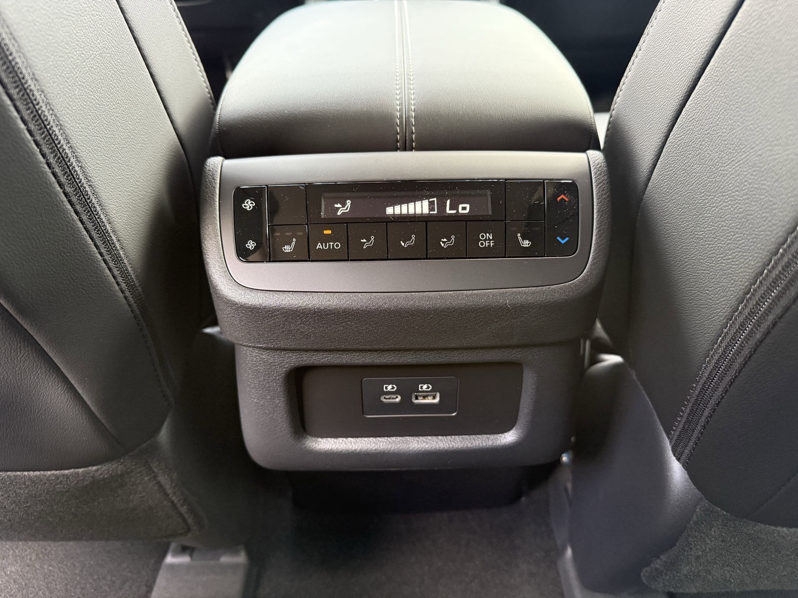 2025 Nissan Pathfinder SL photo 26