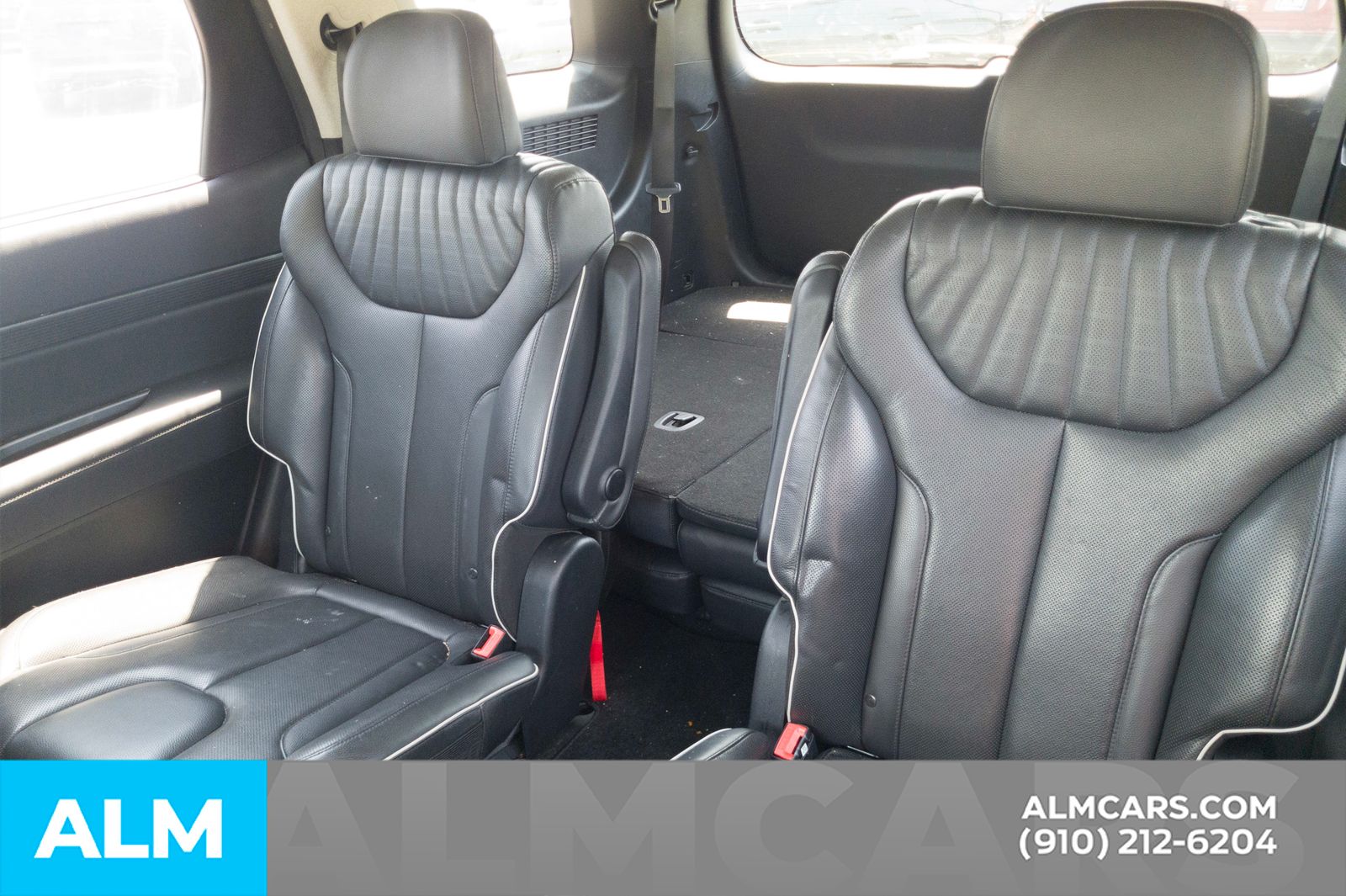 Used 2023 Graphite Hyundai Limited image 19