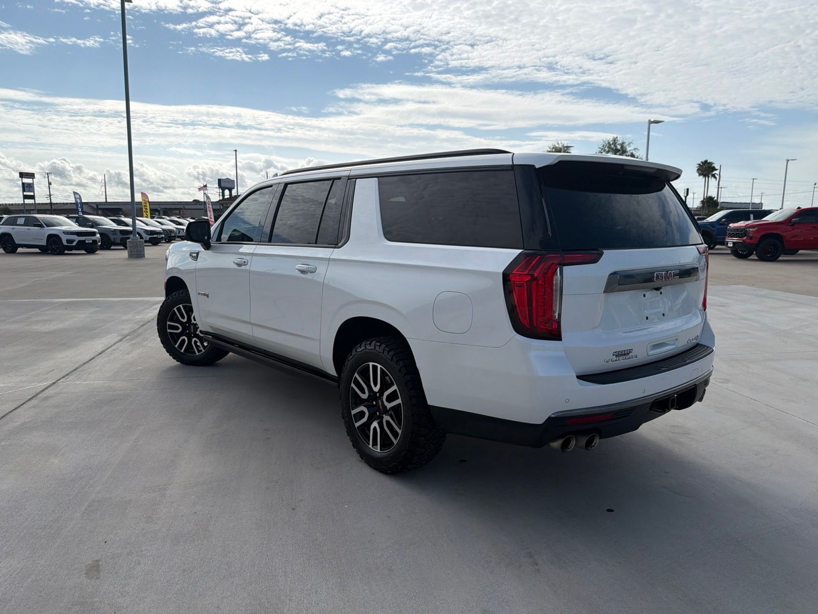 View vehicle photo 5