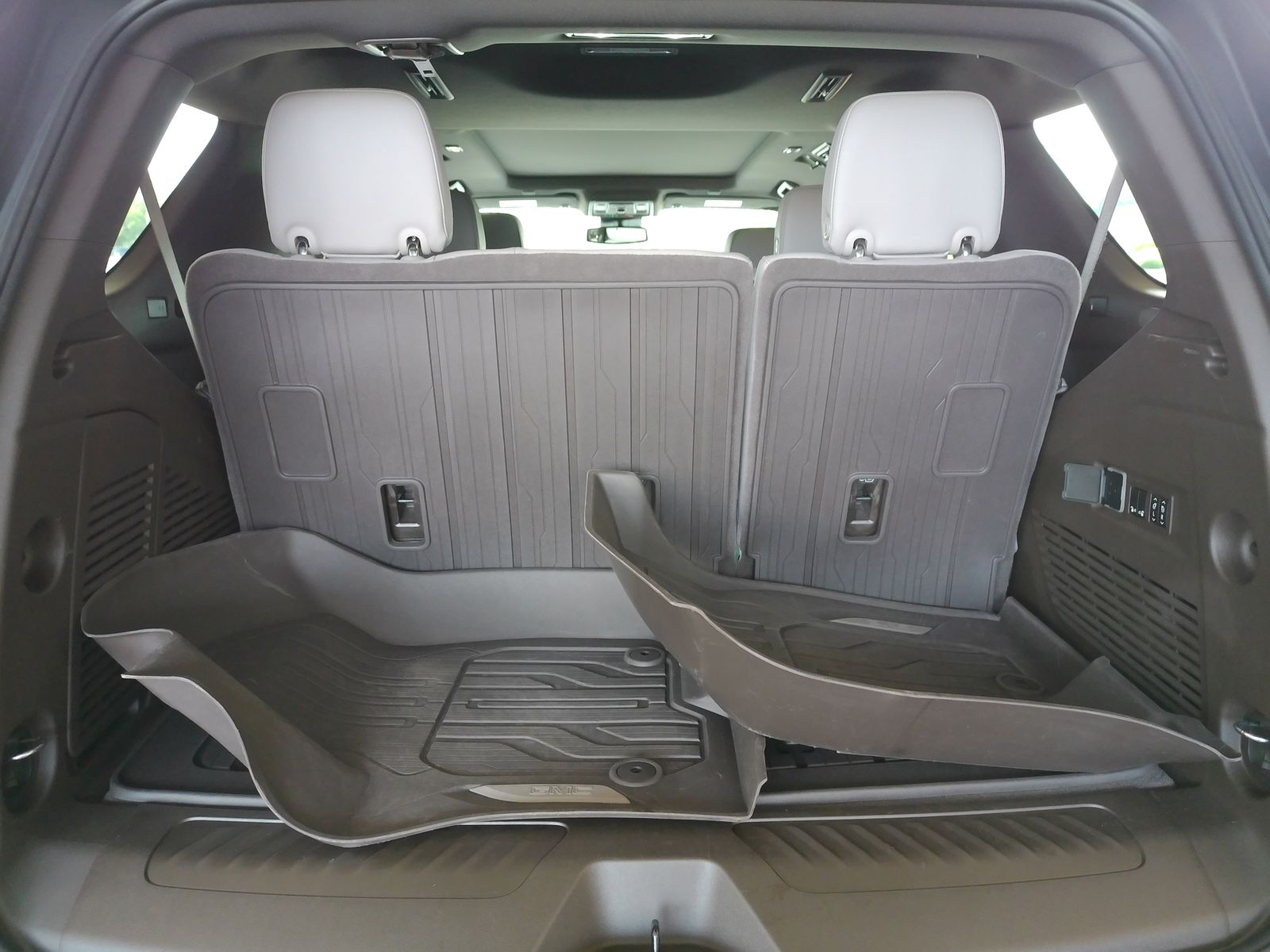 Used 2024 Silver GMC SLT image 28